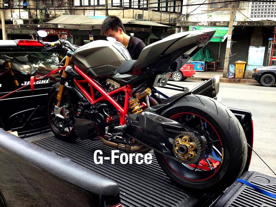 G-FORCE ทำรถหน้าบ้านช่วงปี 2013 ก่อนย้ายเข้าตึกห้องแถว