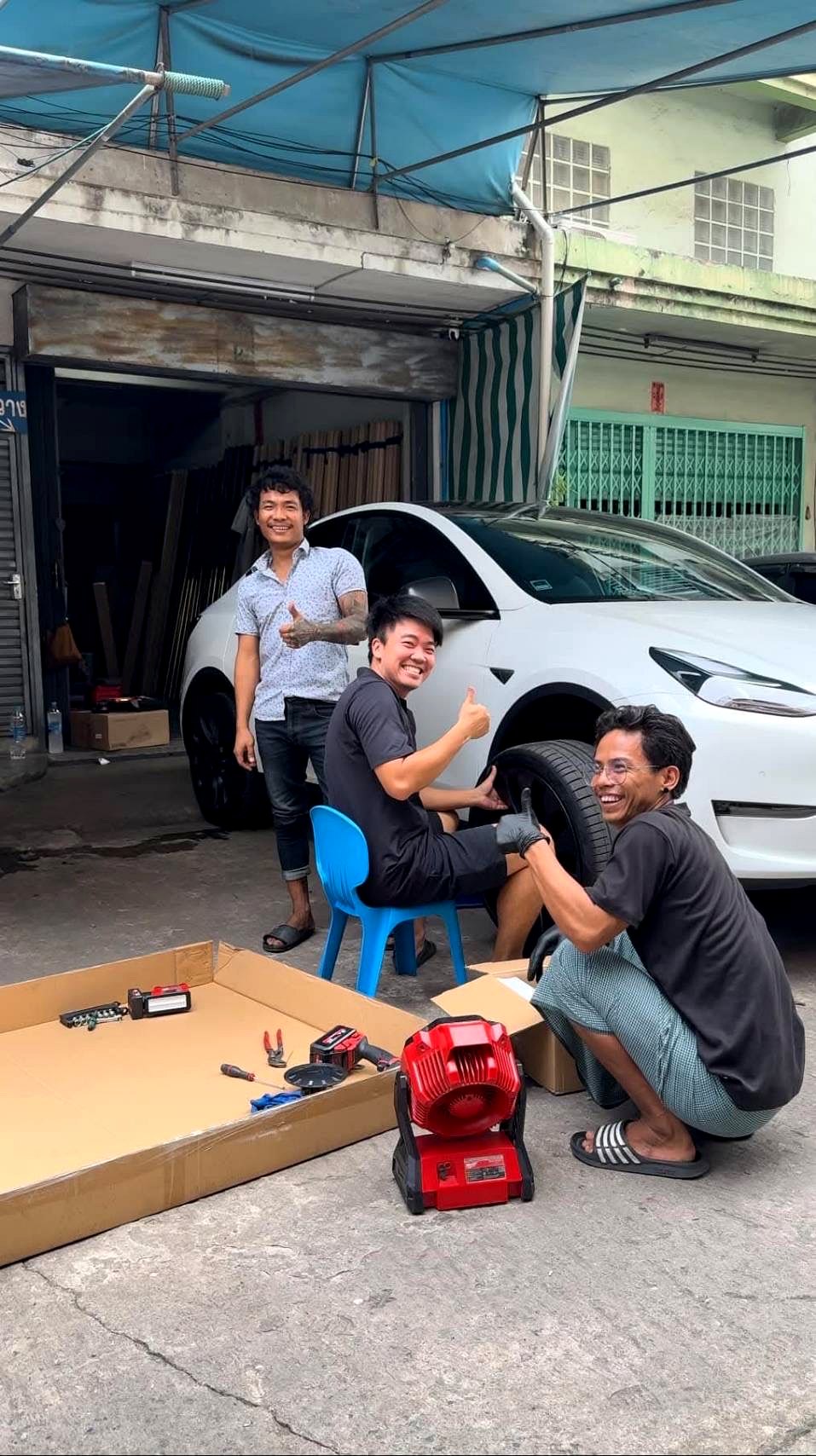G-FORCE ทำ Tesla กันหลังบ้าน วันสุดท้ายก่อนย้ายเข้าอู่