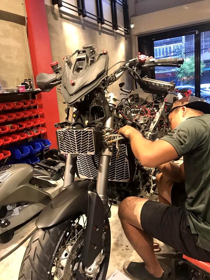 คุณกึง ช่าง G-FORCE ลงมือทำรถ Ducati เองในห้องแถว ปี 2015