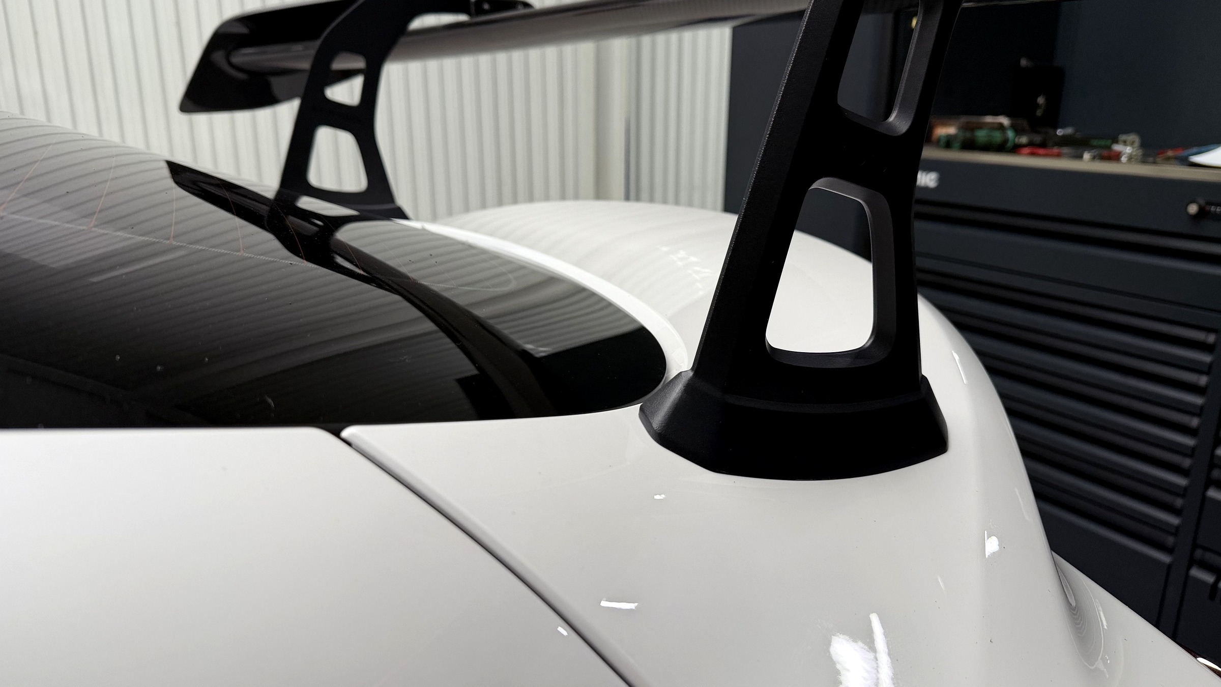 วิง ADRO AT-R2 Swan Neck ติดตั้งเนียนบนฝากระโปรงหลัง Toyota GR Supra A90