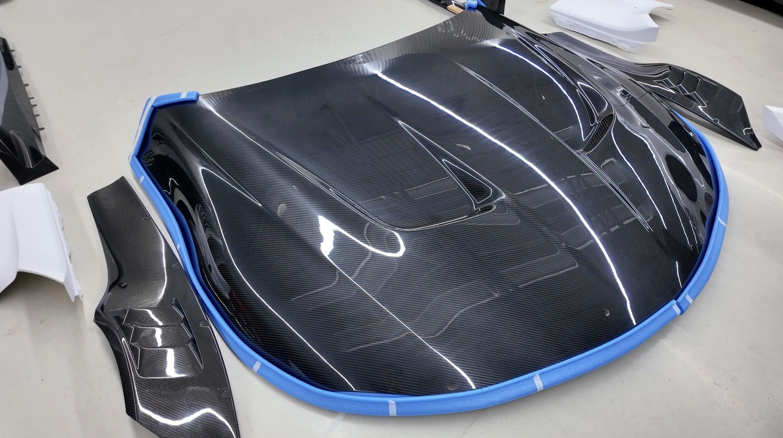 ADRO GR Supra Widebody คันแรกในไทย โดย G-FORCE — ฝากระโปรงหน้าเป็น Pre-preg Carbon ทั้งบาน มาแบบพร้อมติดตั้งได้เลย แต่เราจะเอาไปทำสี