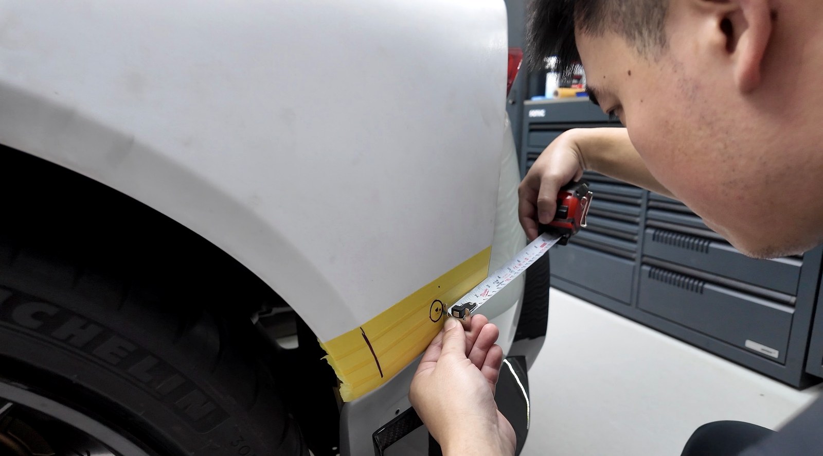 ADRO GR Supra Widebody คันแรกในไทย โดย G-FORCE — วัดระยะหาจุดที่ต้องเจาะ 2 ข้างต้องเท่ากันทั้งซ้ายและขวา