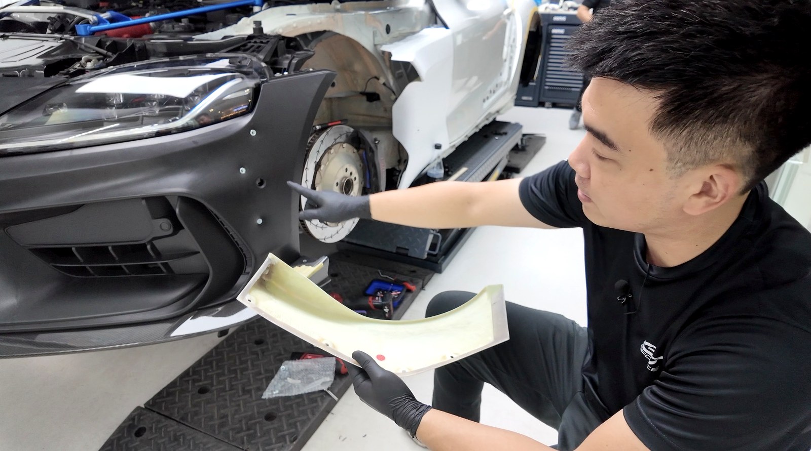 ADRO GR Supra Widebody คันแรกในไทย โดย G-FORCE — วัดตำแหน่งเจาะรูเพื่อย้าย PCD เซนเซอร์แก้มหน้ารถ