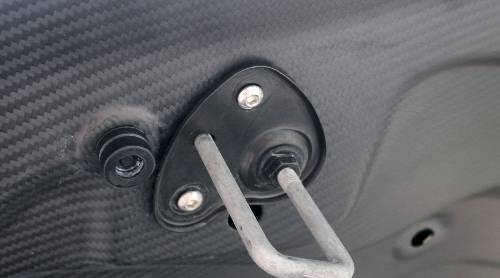 ADRO GR Supra Widebody คันแรกในไทย โดย G-FORCE — น๊อตยึดสลักฝากระโปรงของเดิม