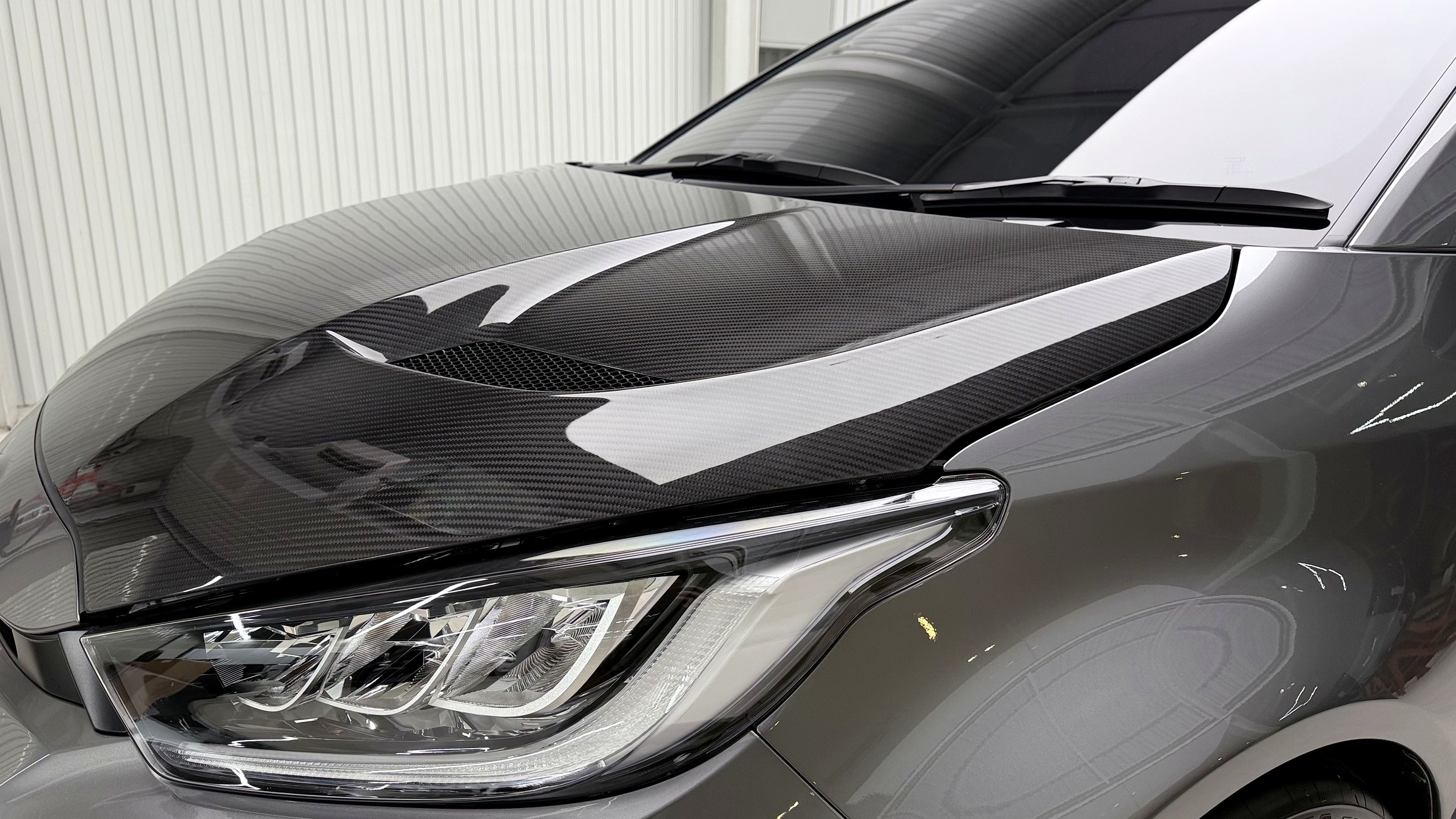 ช่องไฟฝากระโปรงคาร์บอน ADRO GR Yaris Gen 2 ฝั่งซ้าย