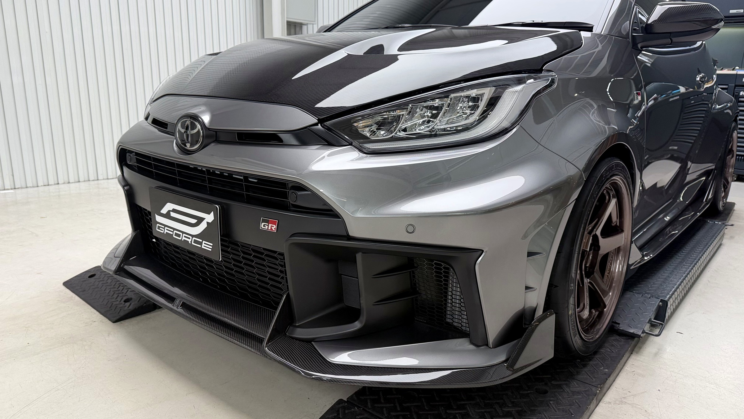 ลิ้นหน้า ADRO แบบครอบ GR Yaris Gen 2 สร้าง downforce ด้านหน้า