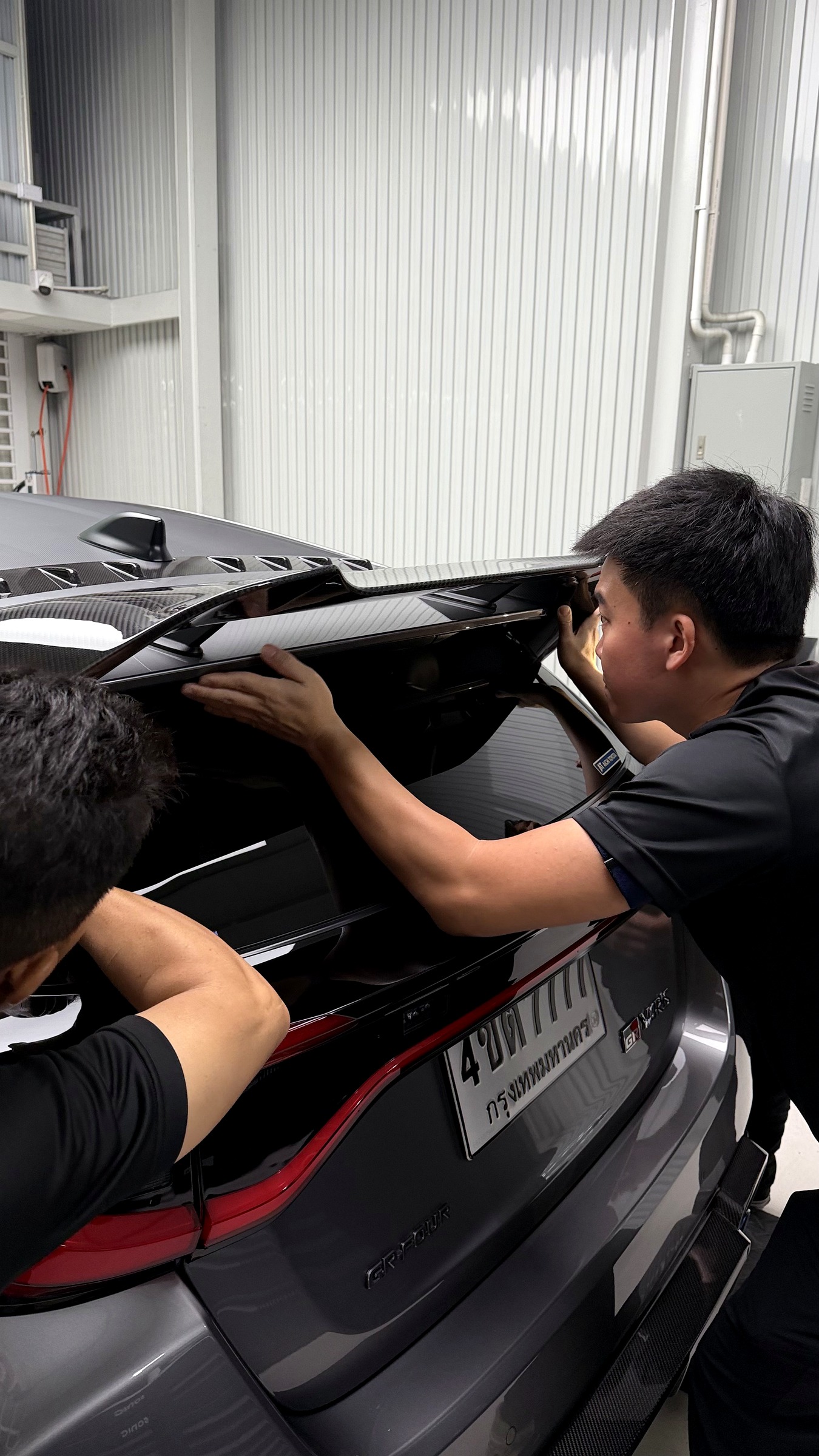 ประกอบสปอยเลอร์ ADRO Pre-preg Carbon เข้ากับสปอยเลอร์เดิม GR Yaris Gen 2