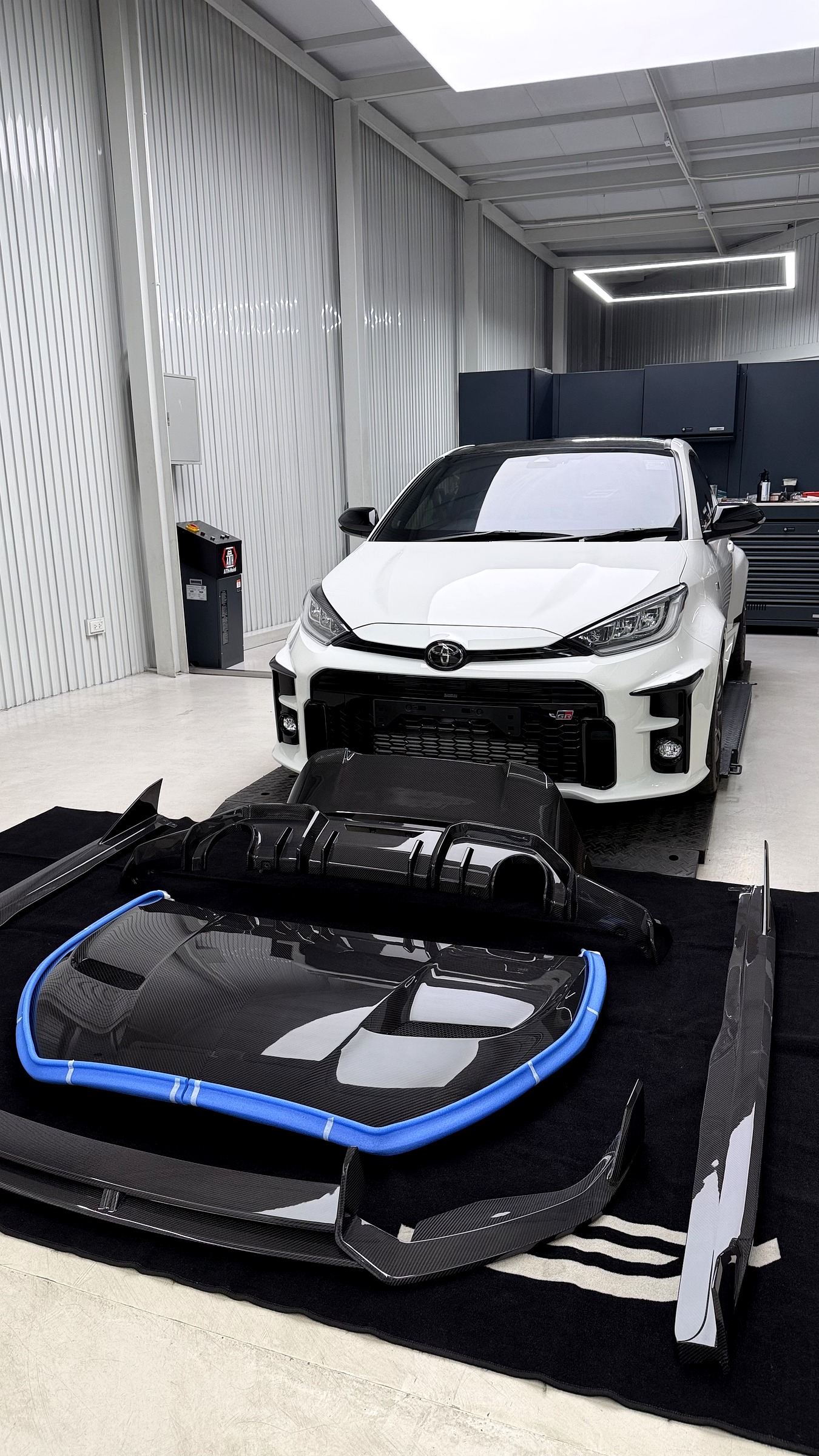 ชุดแต่ง ADRO GR Yaris Gen 1 ครบชุดเรียงรอติดตั้งพร้อมตัวรถ ที่ G-FORCE