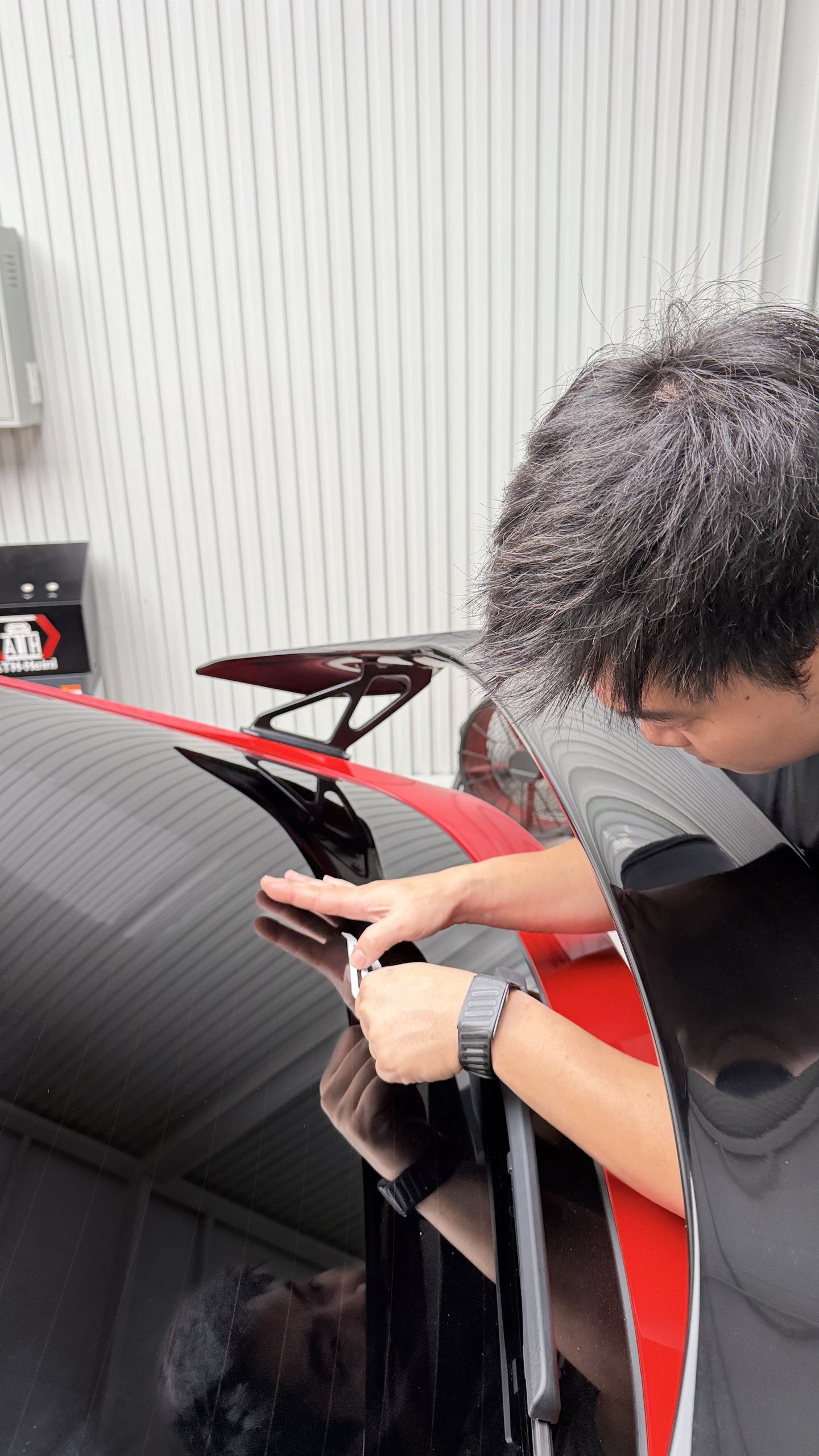 คุณกึงติดสติกเกอร์ G-FORCE ท้าย Civic Type-R FL5