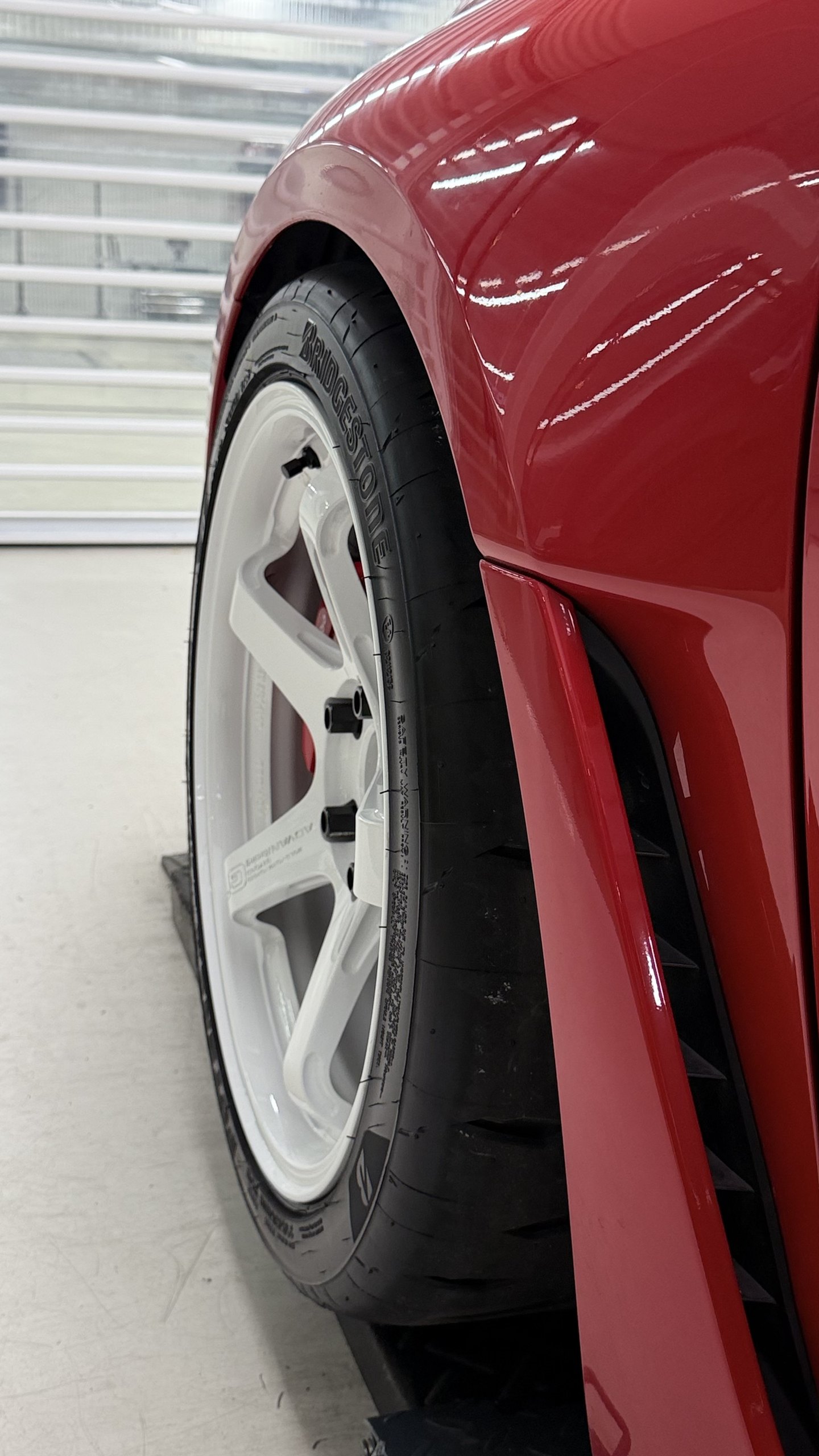 fitment ล้อหน้า ADVAN GT Beyond 18x10 +40 บน FL5 มองจากด้านหลัง