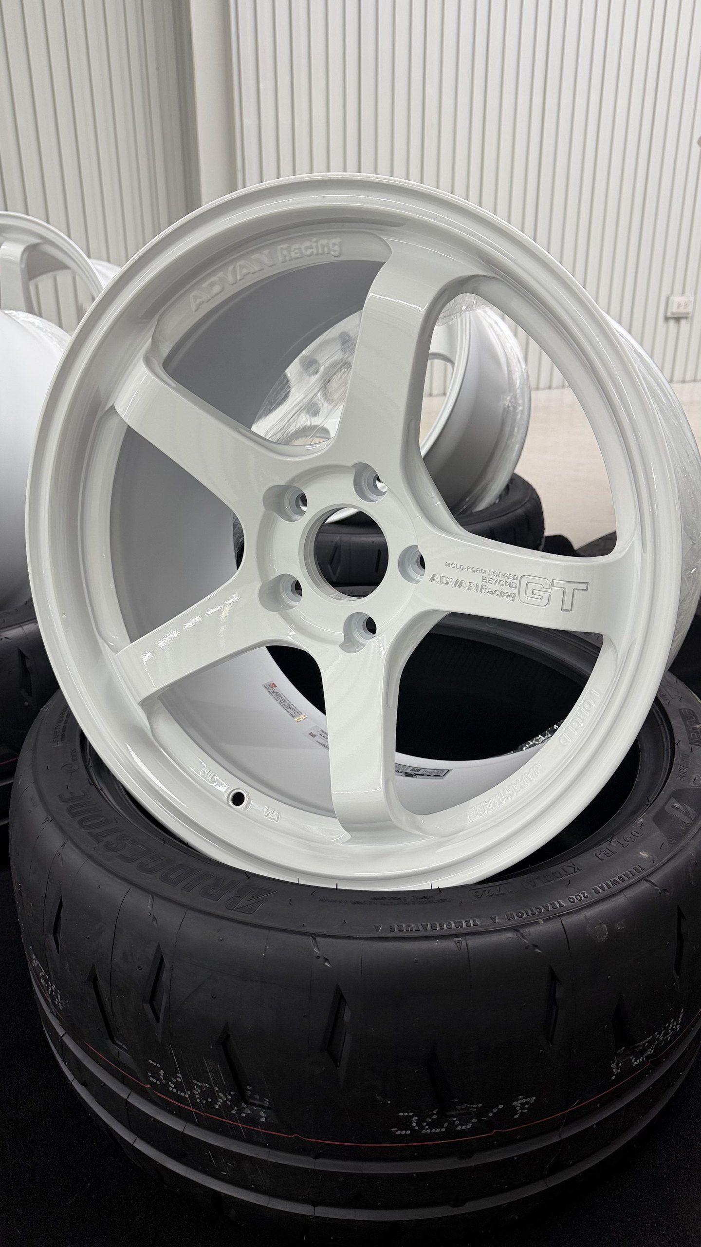 ล้อ ADVAN GT Beyond สี Racing White สำหรับ Civic Type-R FL5