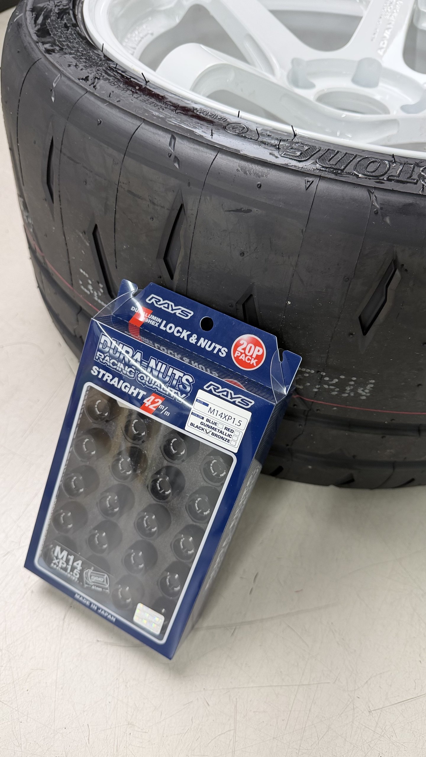 น๊อตล้ออลูมิเนียม RAYS Dura-Nuts สำหรับล้อ ADVAN บน FL5