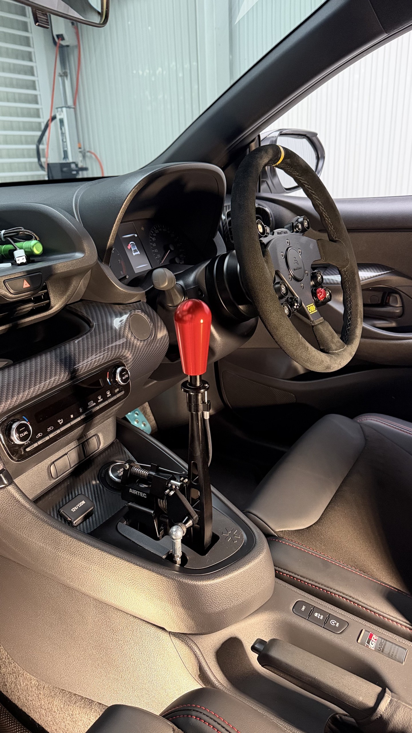 ชุดเกียร์ AIRTEC และพวงมาลัย JQ Werks Madtrace ใน Toyota GR Yaris Gen 1 ที่ G-FORCE
