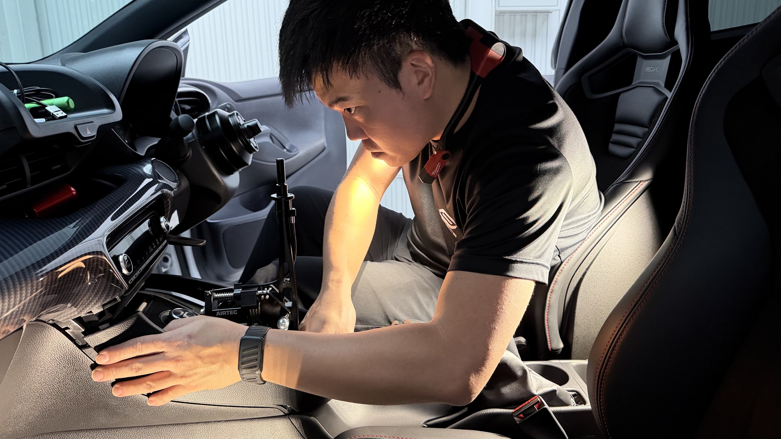 ประกอบทุกชิ้นส่วนภายใน GR Yaris Gen 1 กลับด้วยความระมัดระวังหลังติดตั้งชุดเกียร์ AIRTEC