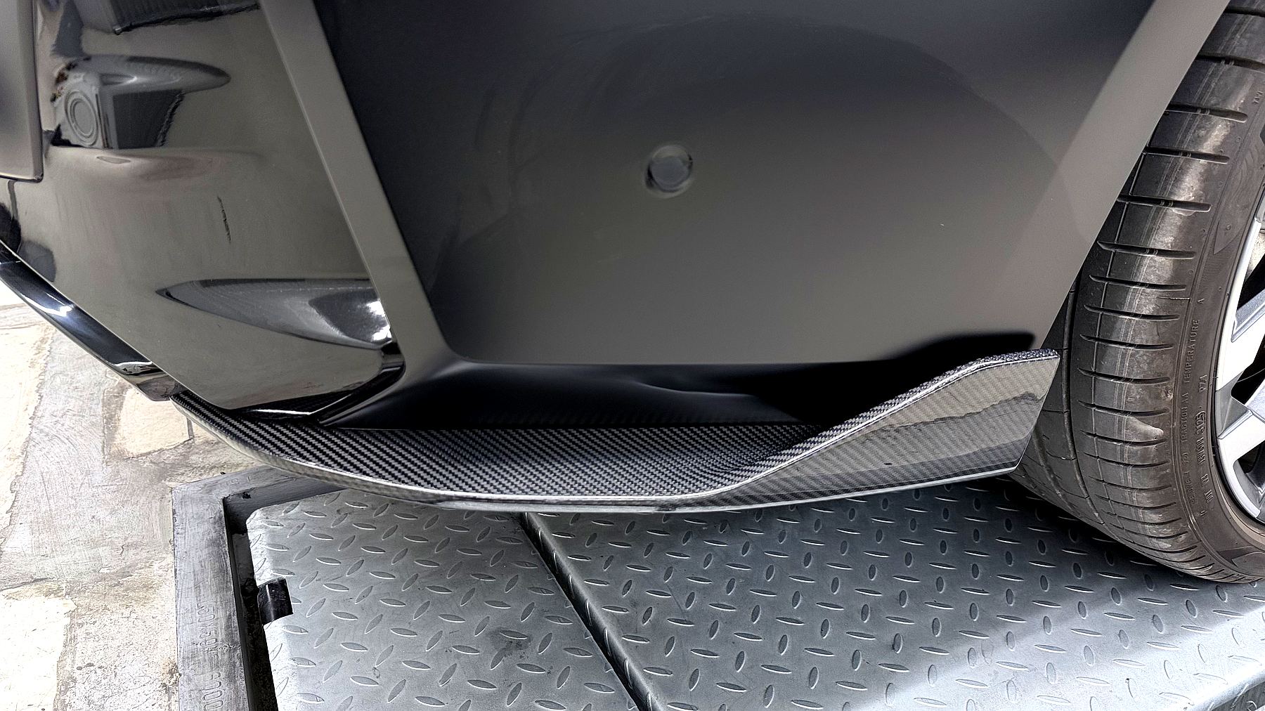 ADRO Rear Winglet carbon fiber installed BMW M340i เนียน