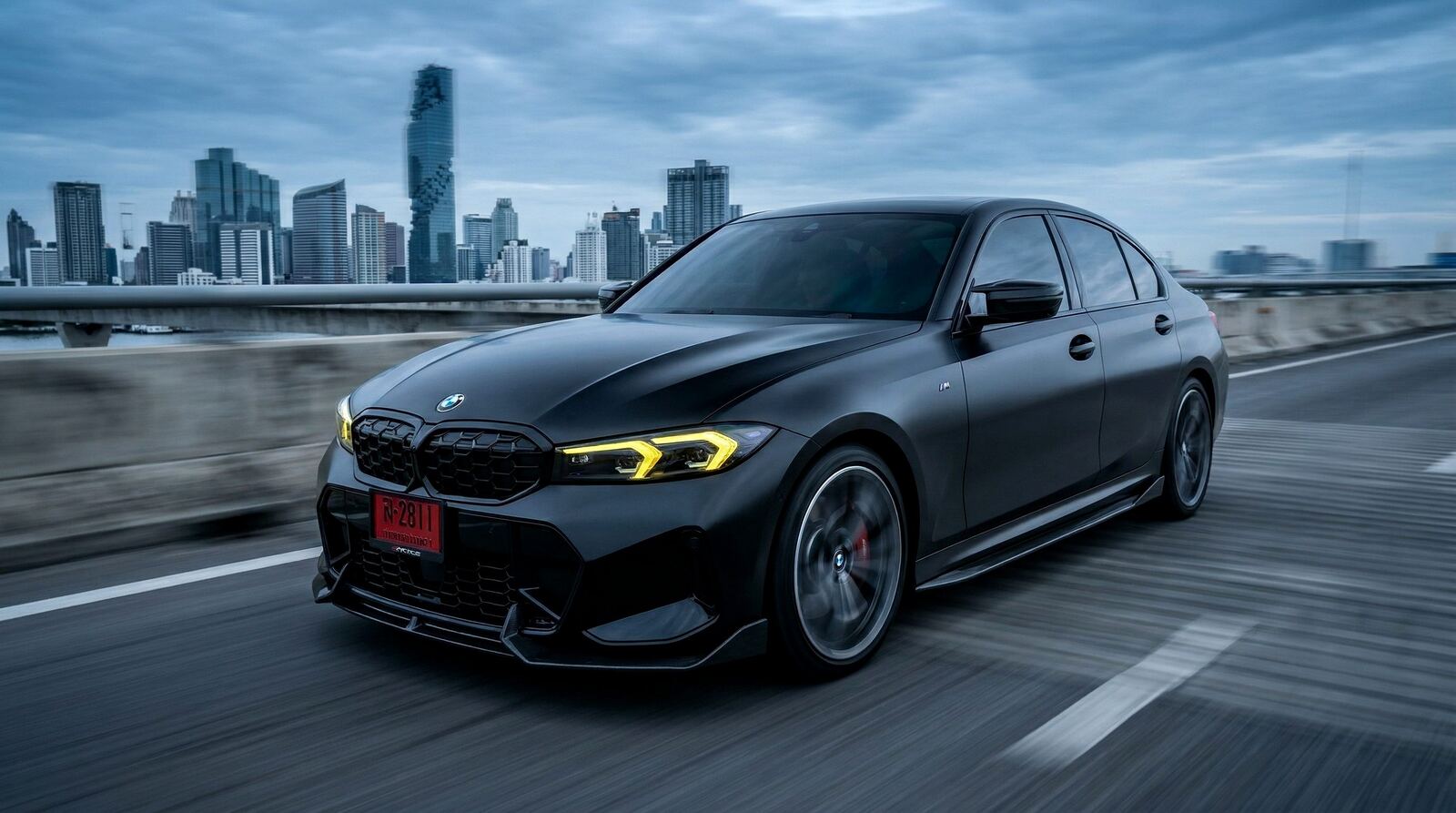 BMW M340i LCI G20 ชุดแต่ง ADRO Carbon รอบคัน Yellow DRL ติดตั้งโดย G-FORCE Thailand