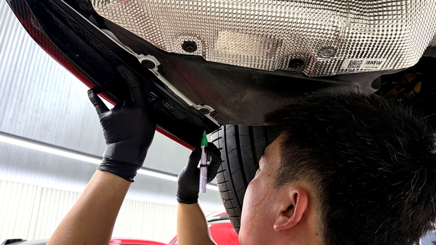 ADRO Rear Winglet วางตำแหน่งน๊อตก่อนเจาะกันชนหลัง BMW M340i