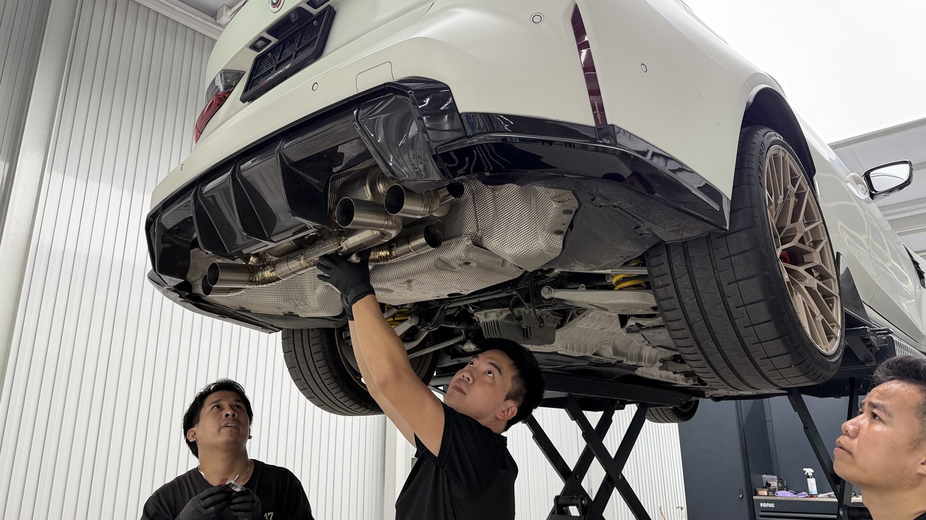 ติดตั้งหม้อพักส่วนปลาย ท่อไอเสีย BoostLogic BMW M3 CS