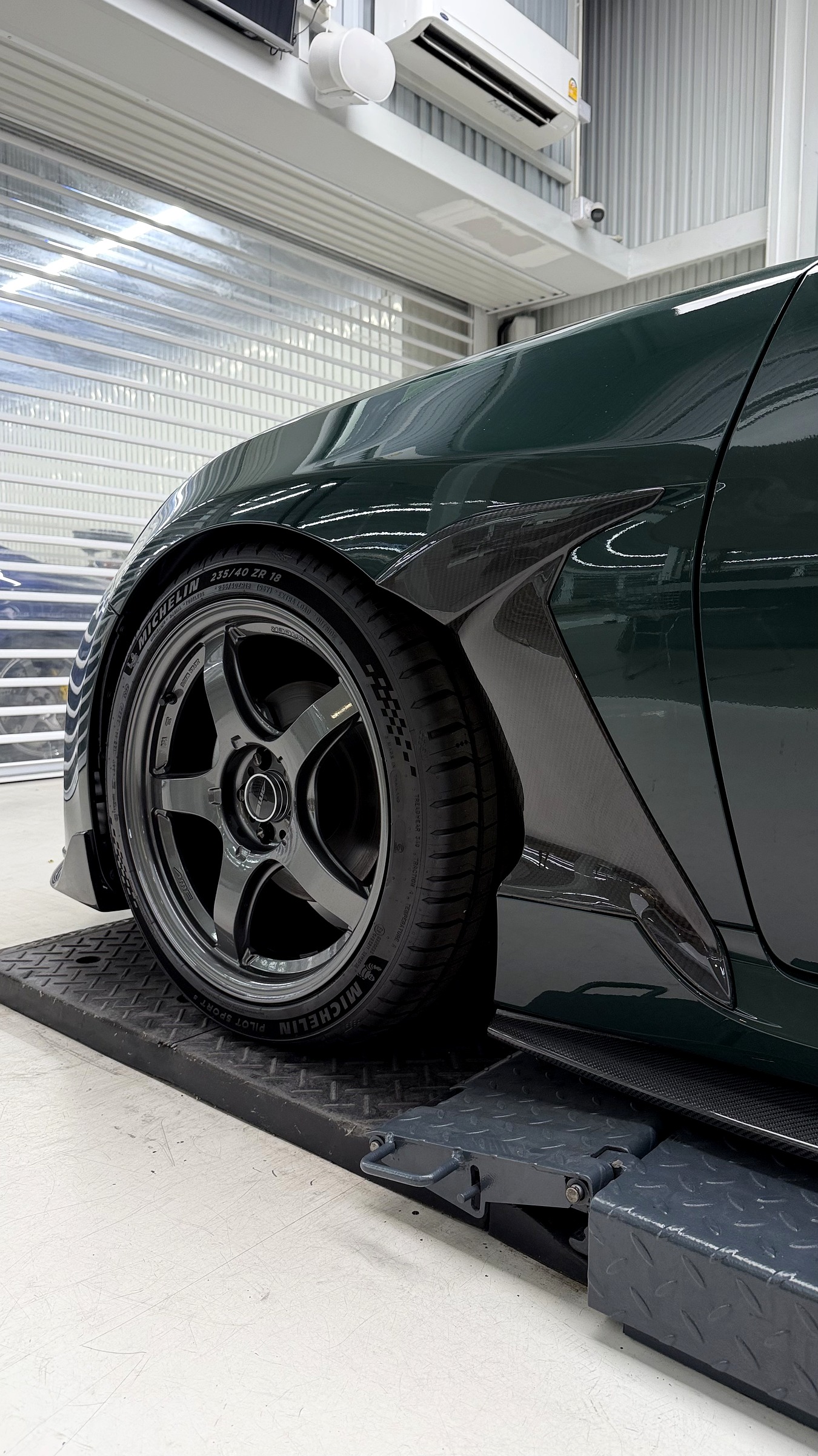 Wheel Fender คาร์บอน AXIS ทำให้ GR86 ดูเหมือน Widebody