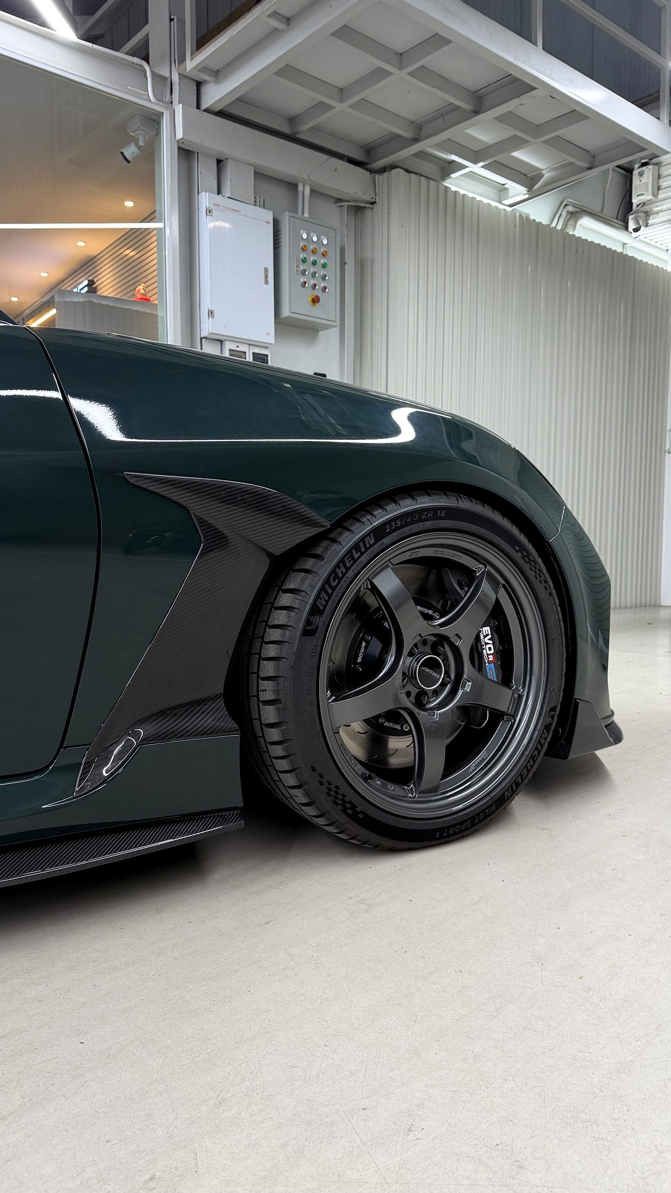 Wheel Fender คาร์บอน AXIS คู่เบรค NeoTech EVO R บน GR86