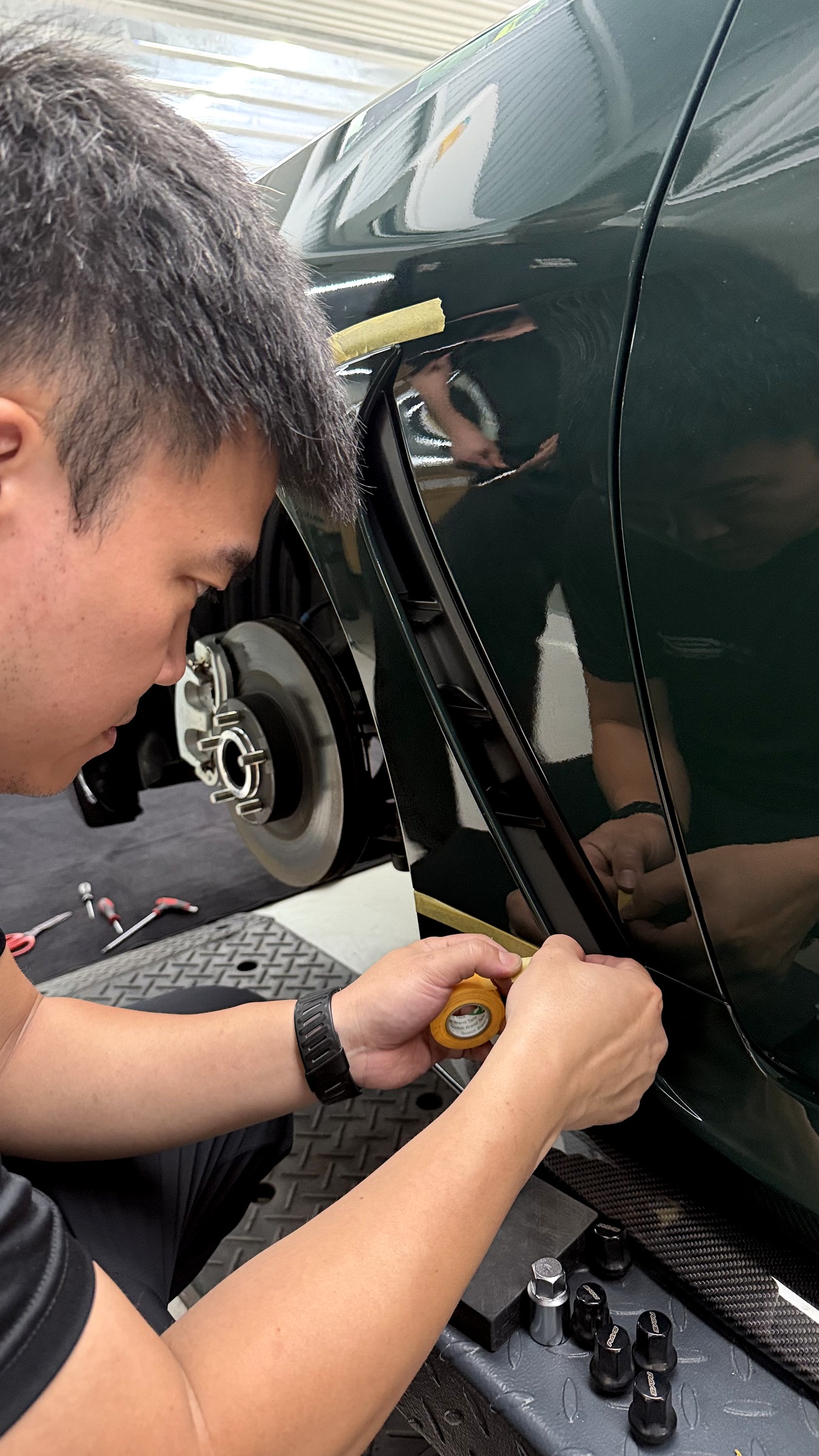 ติดเทปกาวรอบซุ้มล้อ GR86 ก่อนถอด wheel fender เดิม