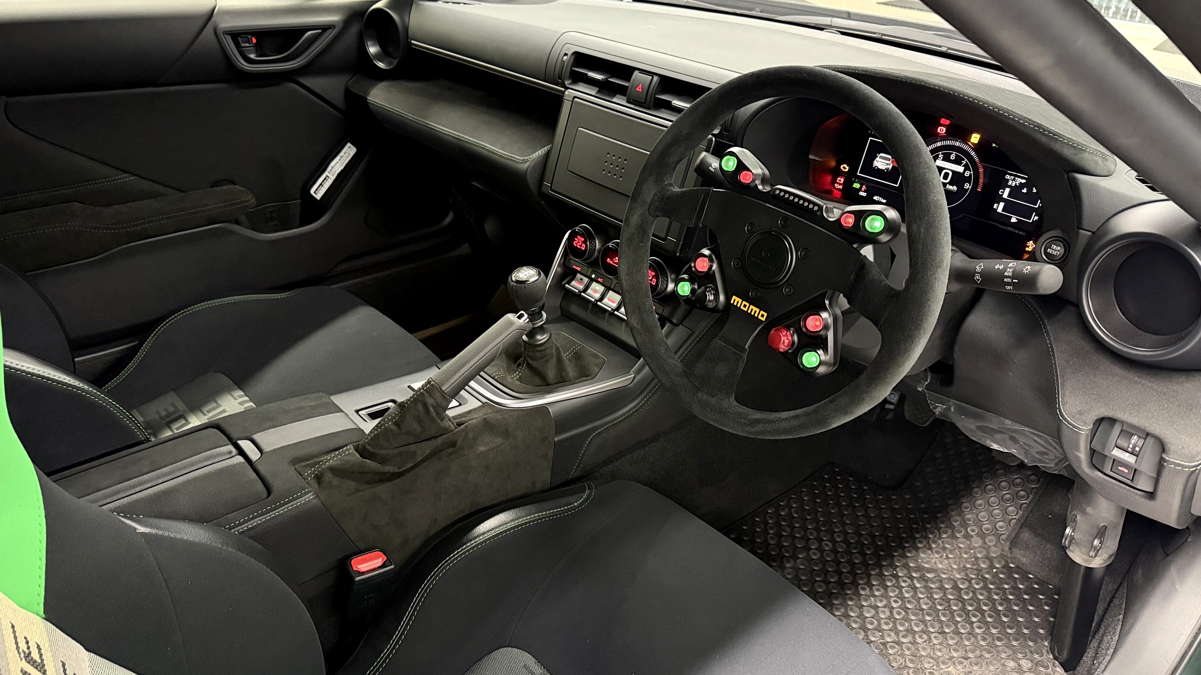 ห้องโดยสาร GR86 พวงมาลัย JQ Werks Podium และภายใน Alcantara จาก AXIS