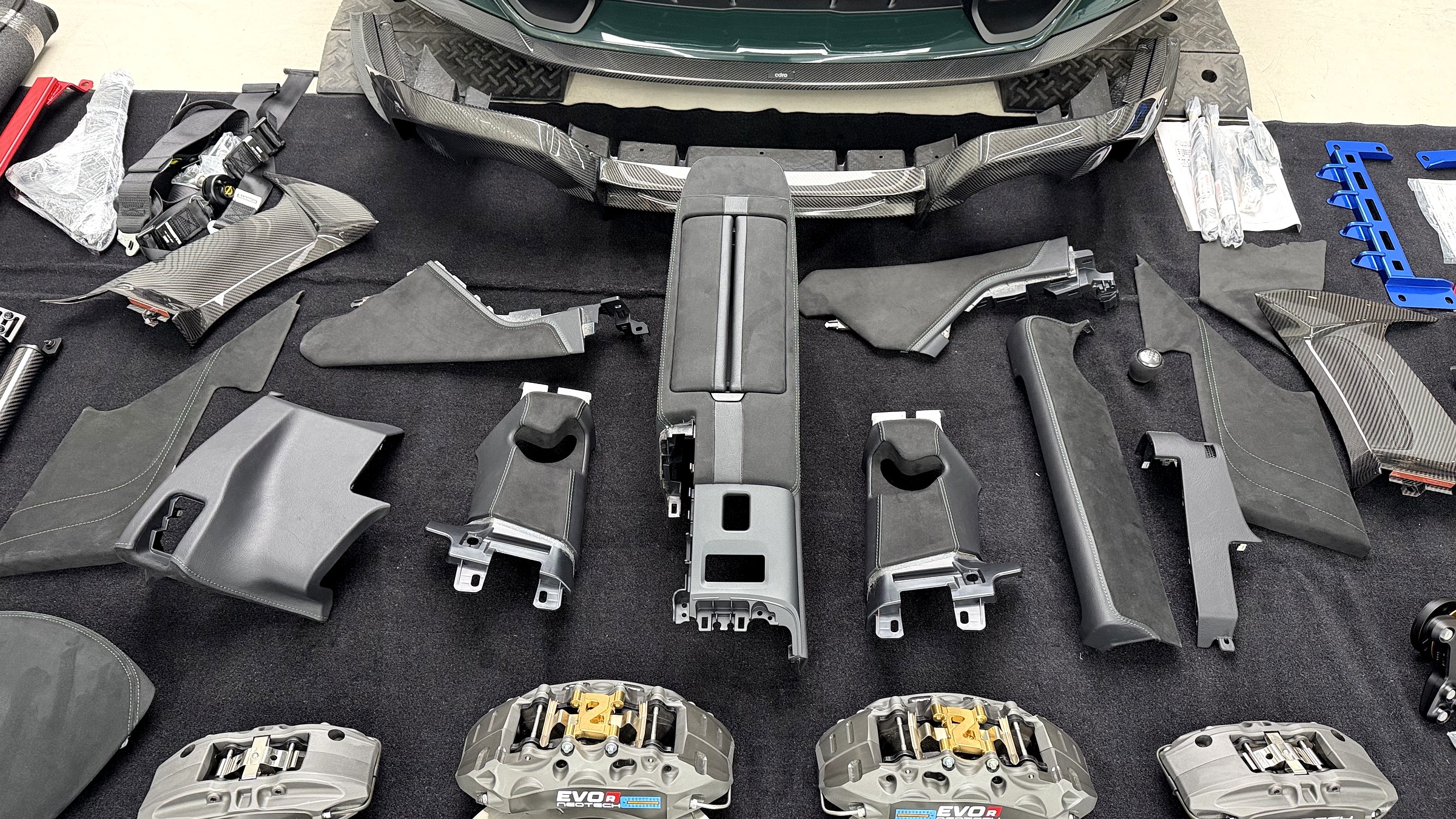 ชุดภายใน Alcantara AXIS Japan สำหรับ GR86 เดินด้ายเขียว