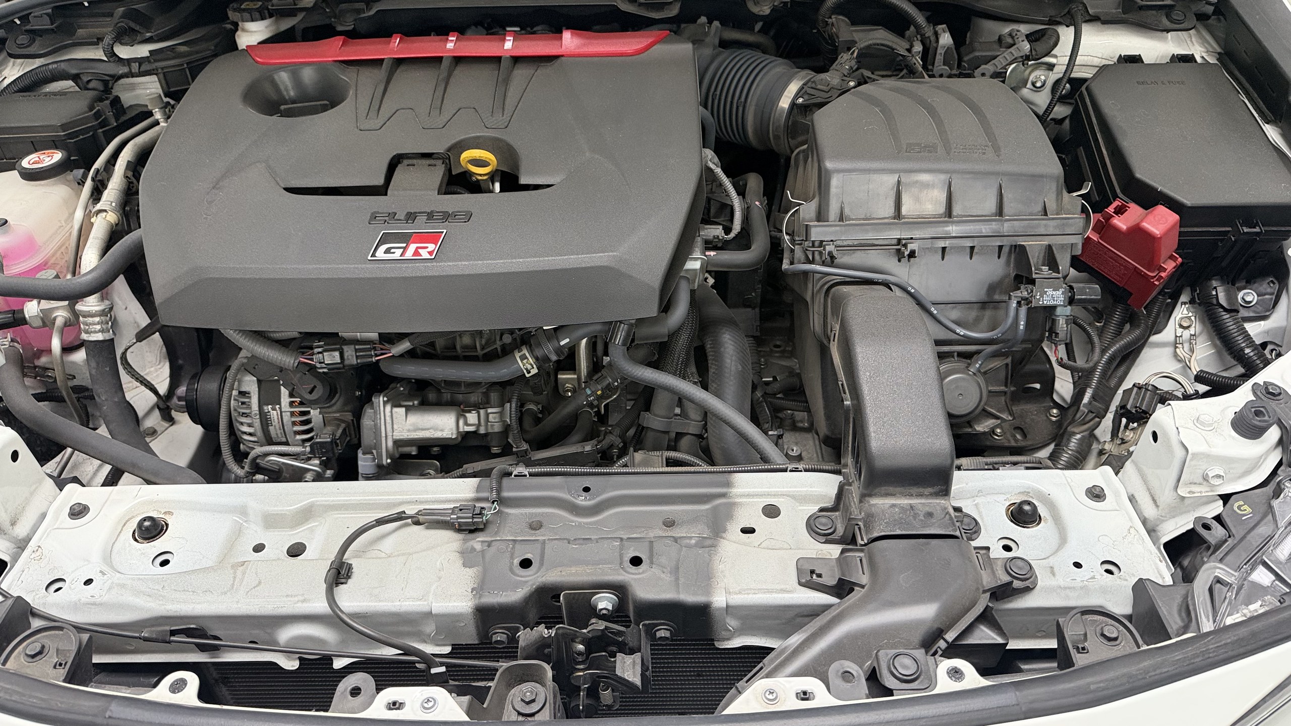 ช่องรับลมเดิมของ GR Corolla เป็นท่ออากาศขนาดเล็กที่หน้ารถ