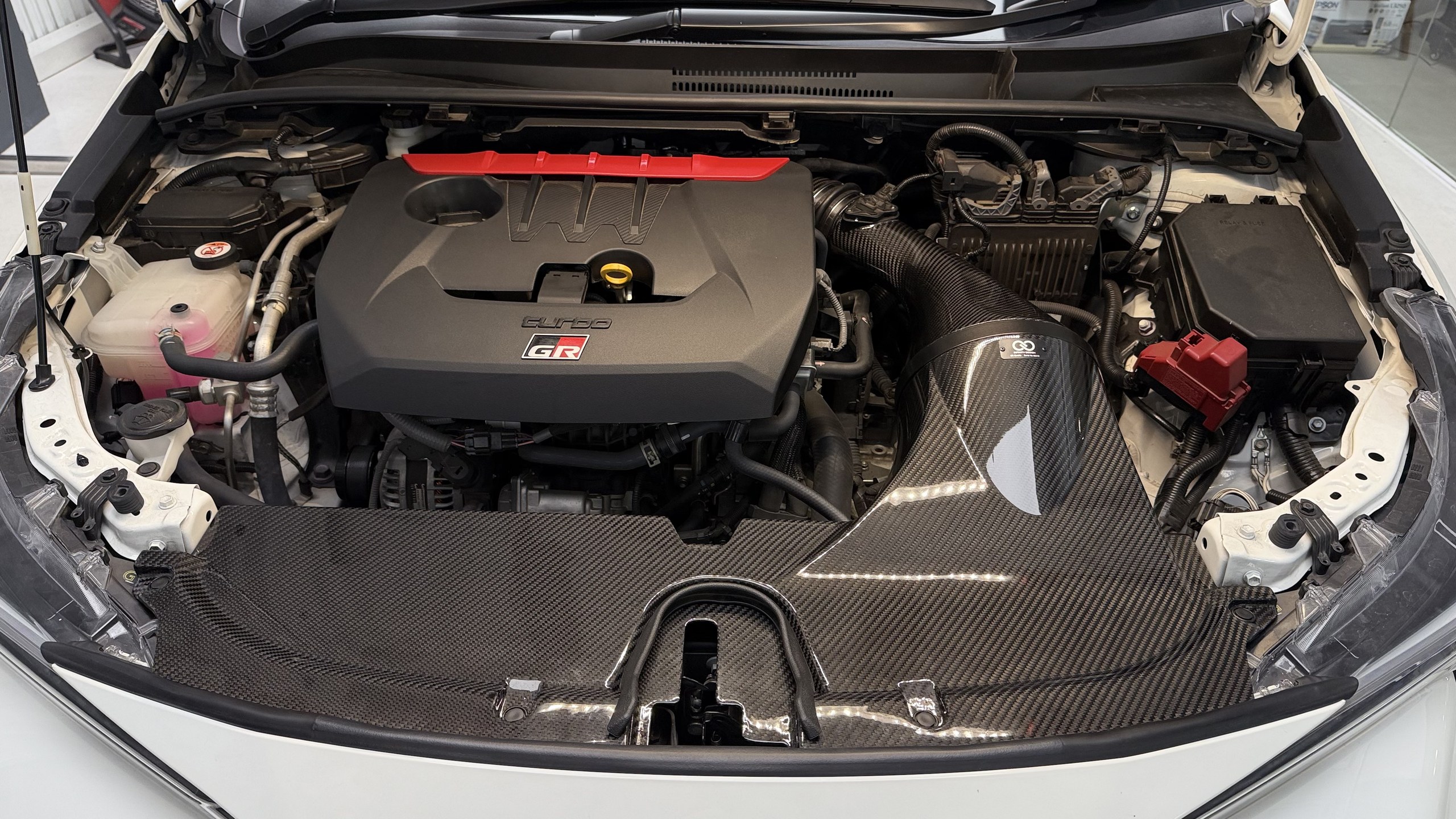 ห้องเครื่อง Toyota GR Corolla หลังติดตั้งกรองอากาศคาร์บอน Infinity Design เสร็จ
