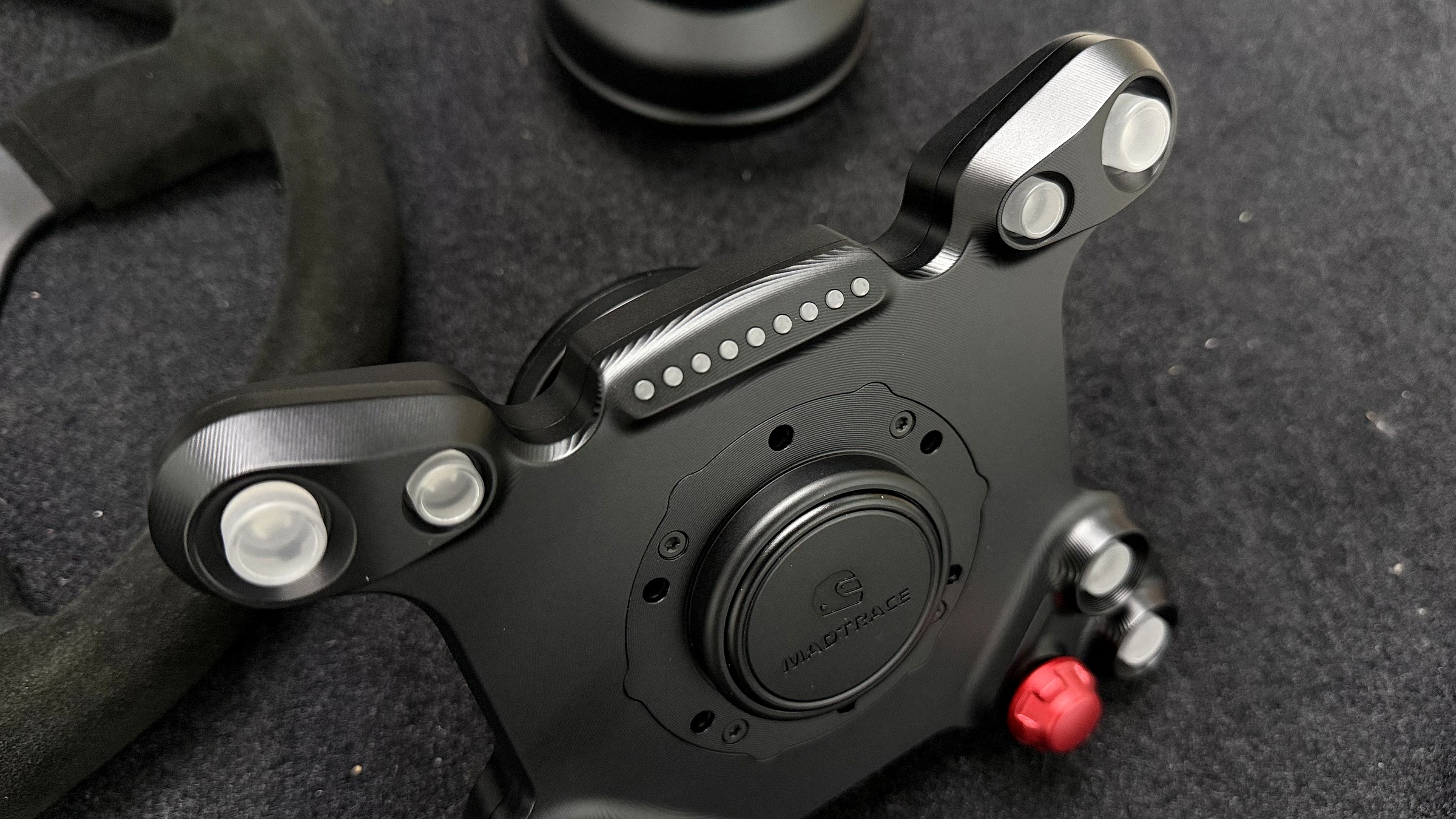 JQ Werks Gen 2 Podium มี Shift Light ในตัว + งาน CNC 5 แกนบนฮับพวงมาลัย