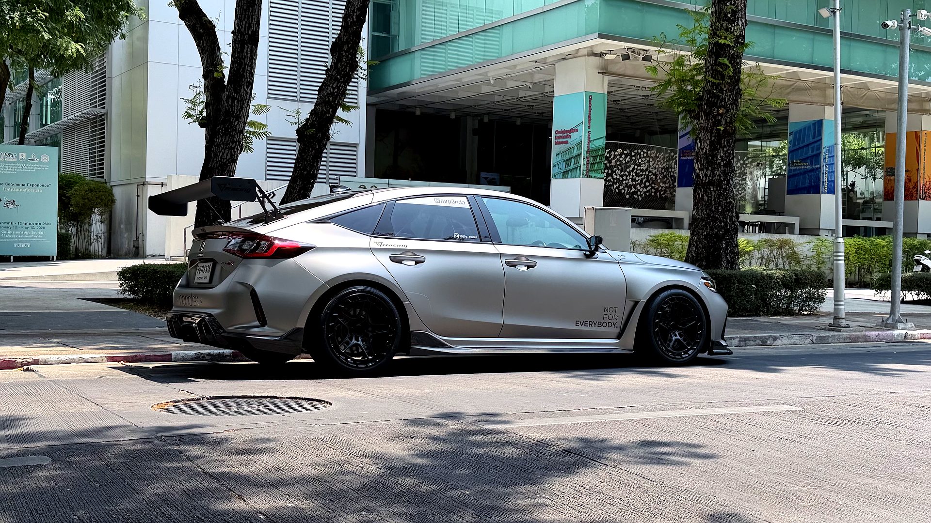 Honda Civic Type-R FL5 หลังติดตั้ง NeoTech Coilover — rear quarter