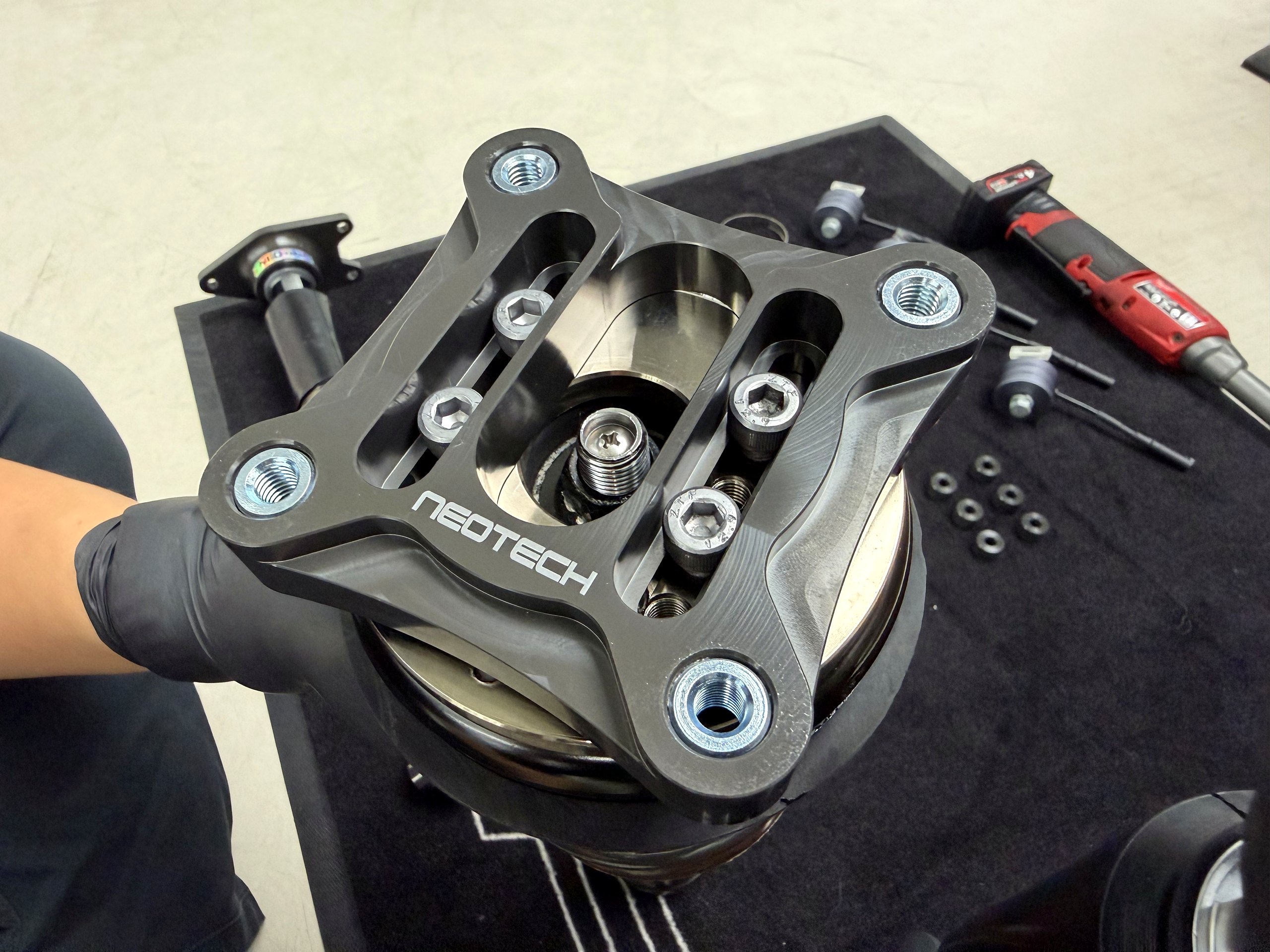 โช้ค NeoTech กับ Top Mount พร้อม Camber Adjuster ด้านหน้า GR Supra