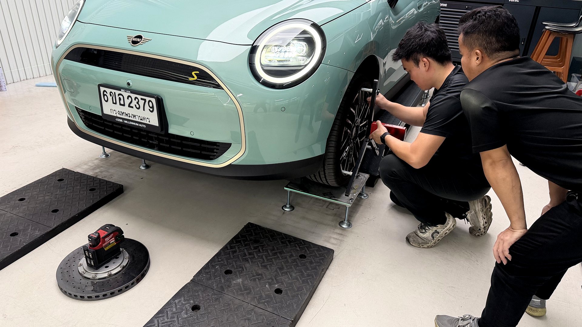 วัดมุมแคมเบอร์ MINI Cooper J01 หลังติดตั้งโช้ค NeoTech