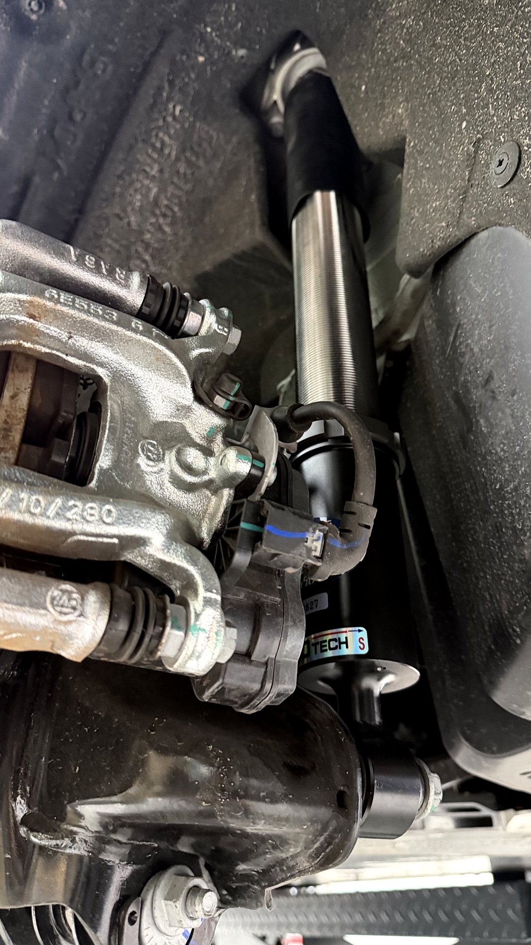 โช้คหลัง NeoTech MINI Cooper J01 เมื่อติดตั้งเสร็จ