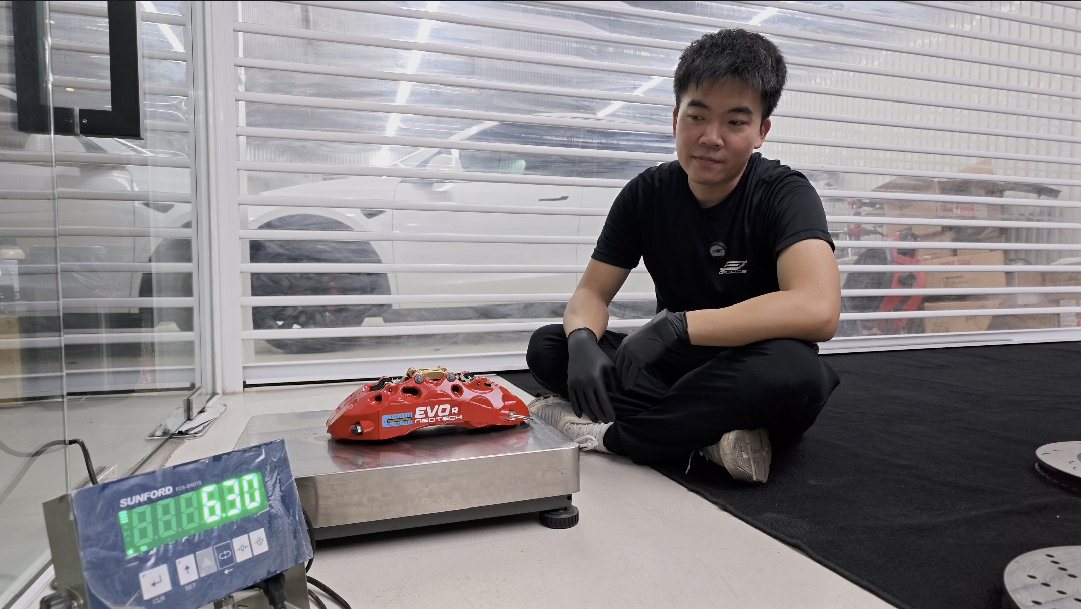 ชั่งน้ำหนักคาลิปเปอร์เบรค NeoTech EVO R ลูกสูบ 6 พ๊อต ได้ 6.30 กิโลกรัม