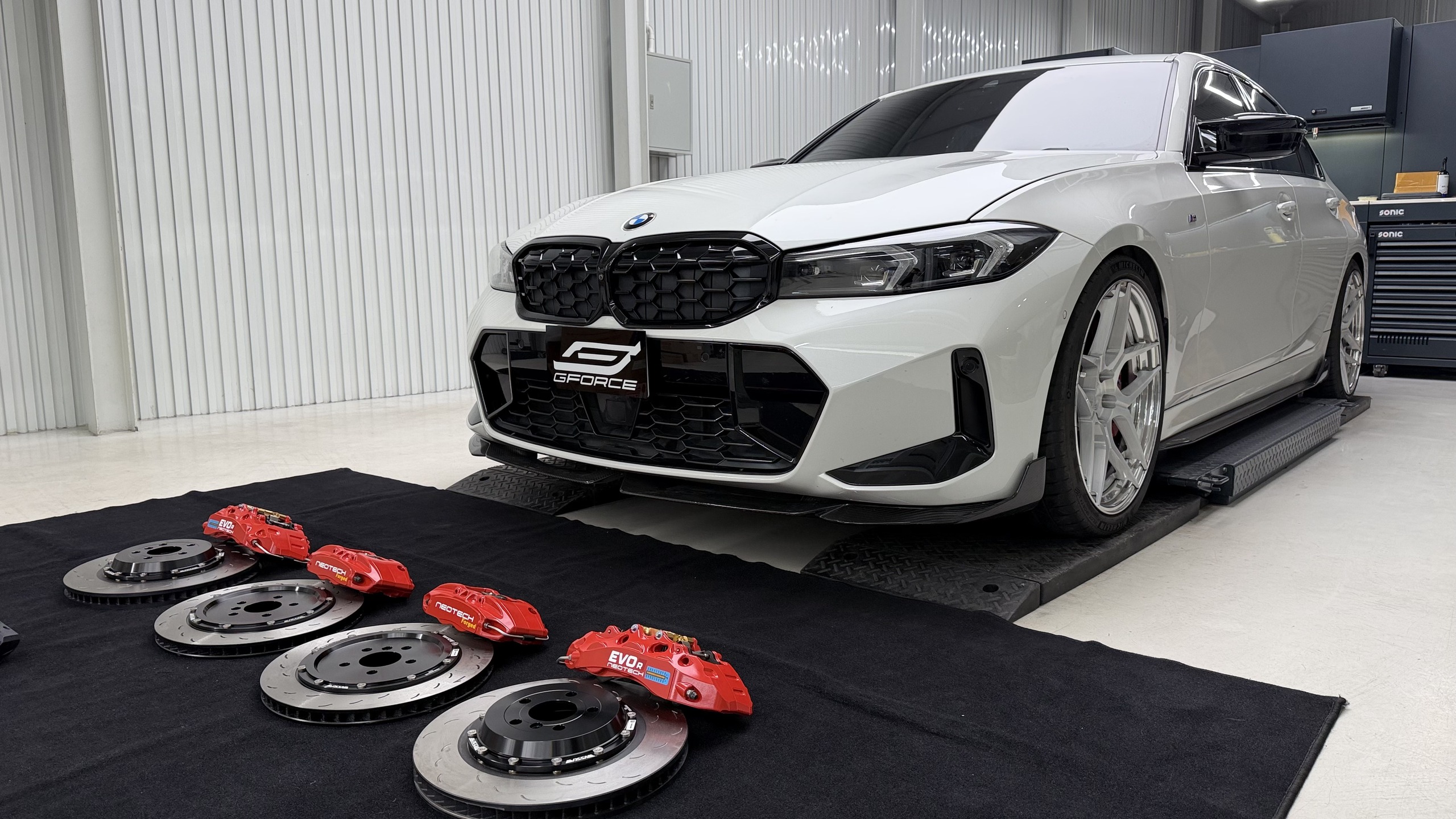 ชุดเบรค NeoTech EVO R สำหรับ BMW M340i G20 จานเบรค 380 มิล 4 ใบ พร้อมคาลิปเปอร์หน้าและหลัง ที่ G-FORCE