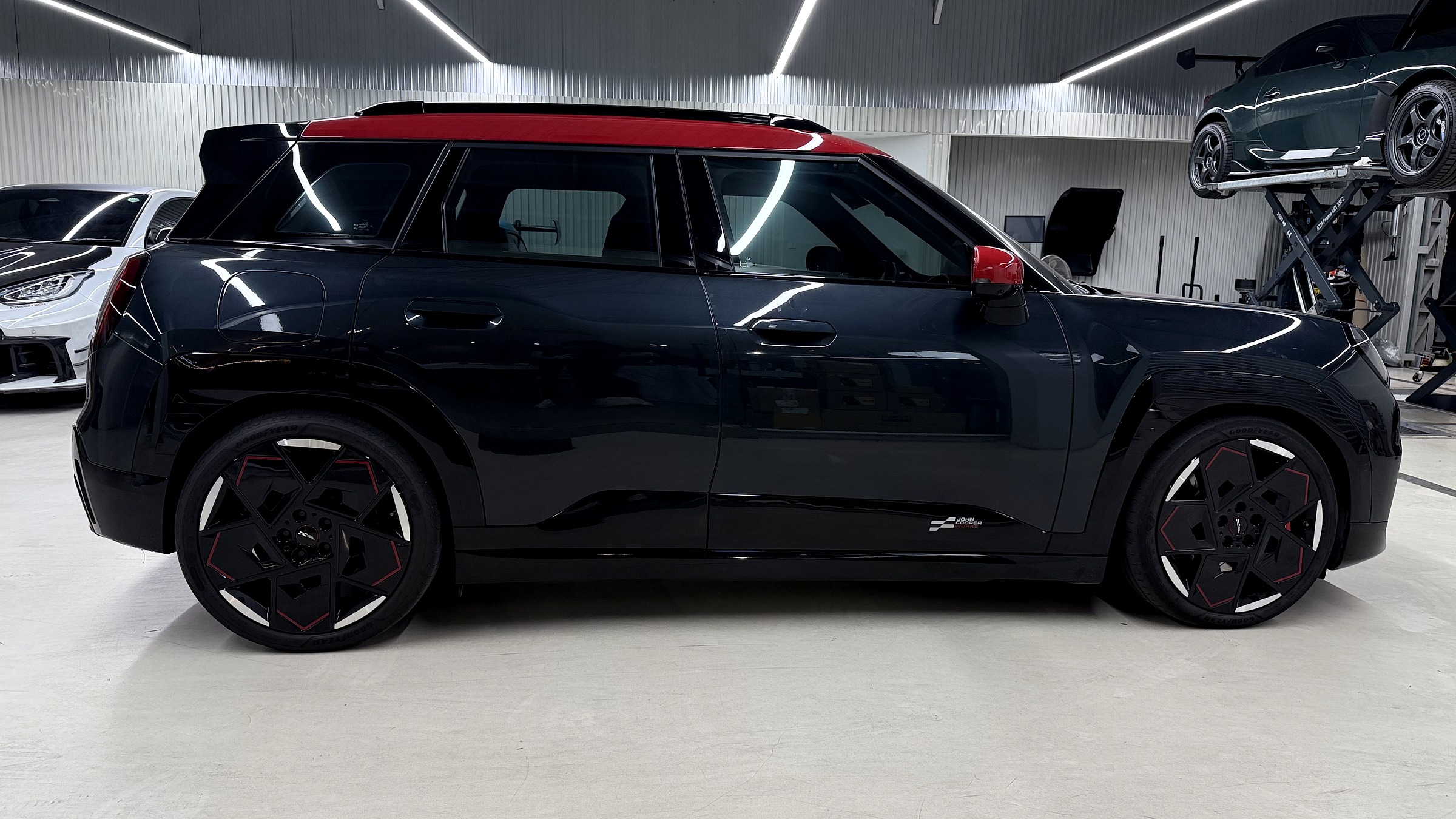 ความสูง MINI Aceman JCW หลังตั้งโช้ค NeoTech เสร็จ ล้อเดิม 19 นิ้ว