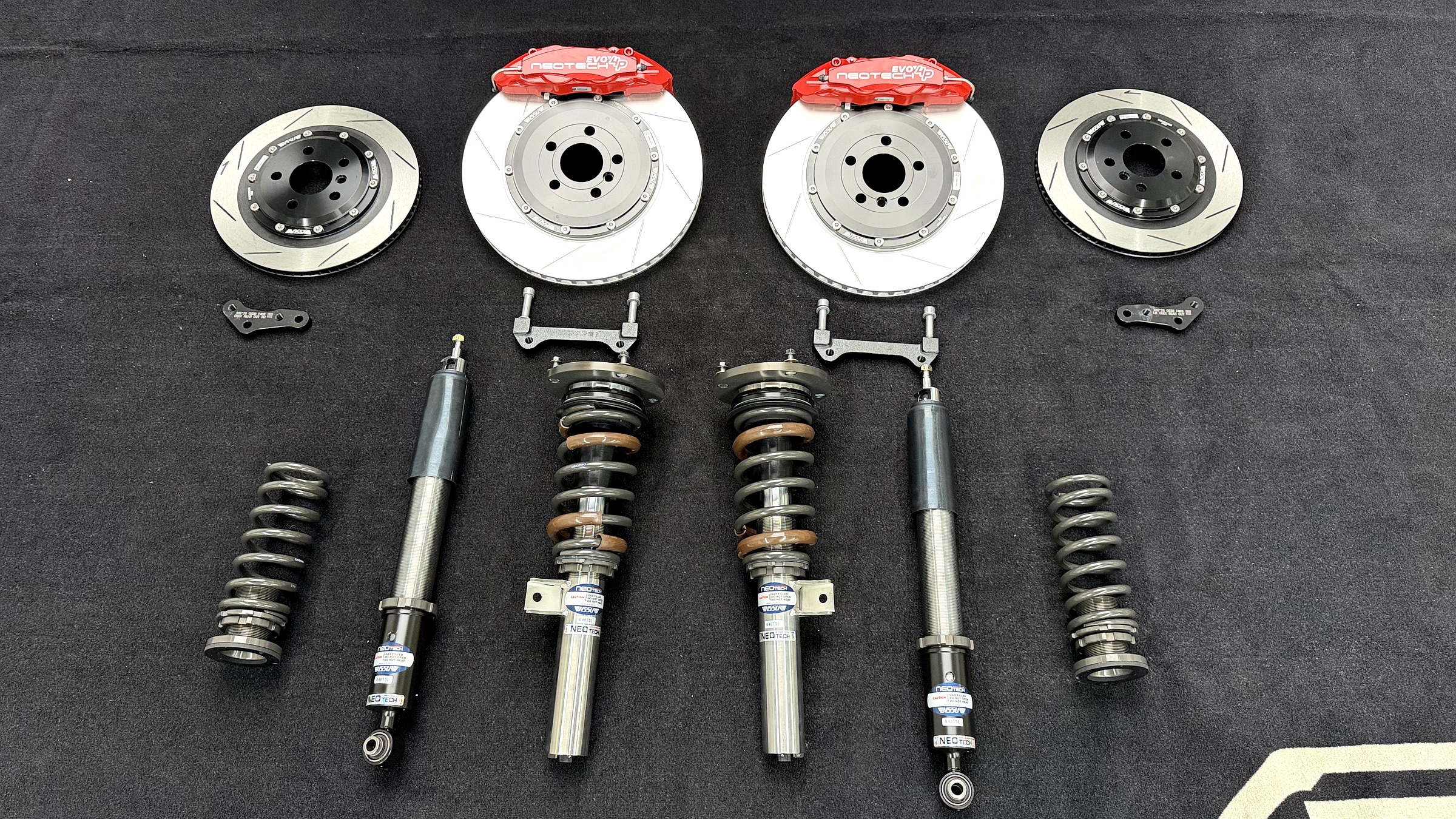 ชุดเบรค NeoTech EVO 4P และโช้ค NeoTech สำหรับ MINI Aceman JCW J05