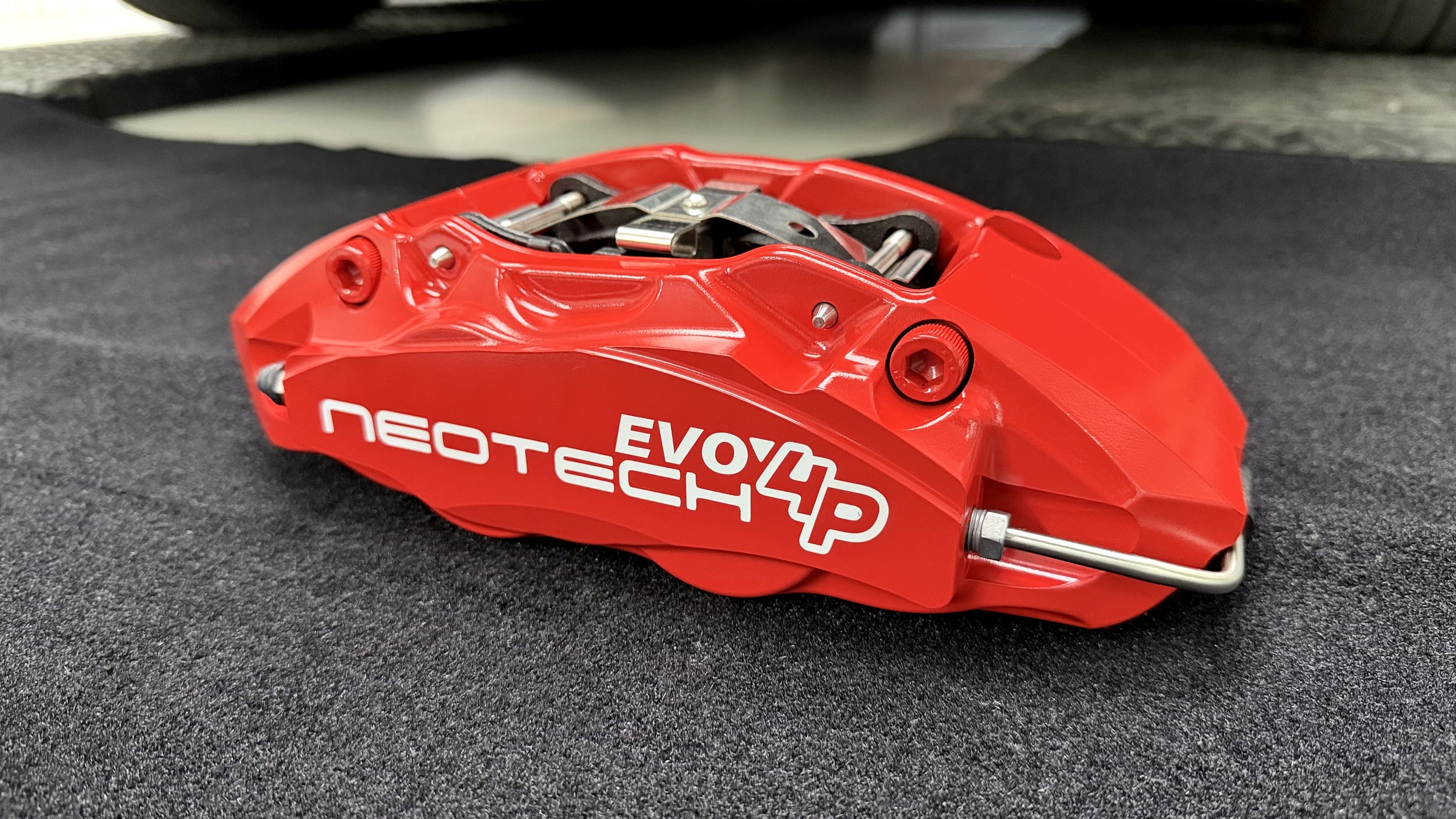 คาลิปเปอร์ NeoTech EVO 4P สีแดง ลูกสูบ 4 พ๊อต สำหรับ MINI Aceman JCW