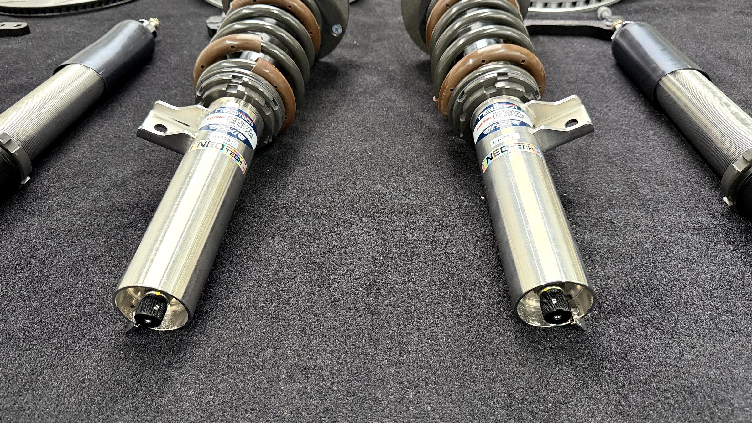 โช้คหน้า NeoTech แบบ Inverted Monotube โช้คหัวกลับ สำหรับ MINI Aceman JCW