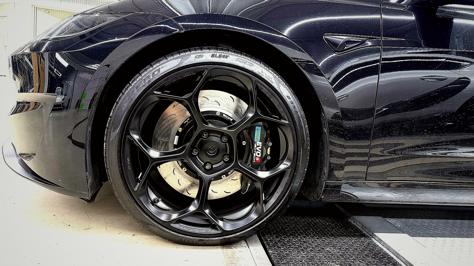 Tesla Model 3 Performance หลังติดตั้ง NeoTech EVO R + Unplugged Performance UP-05