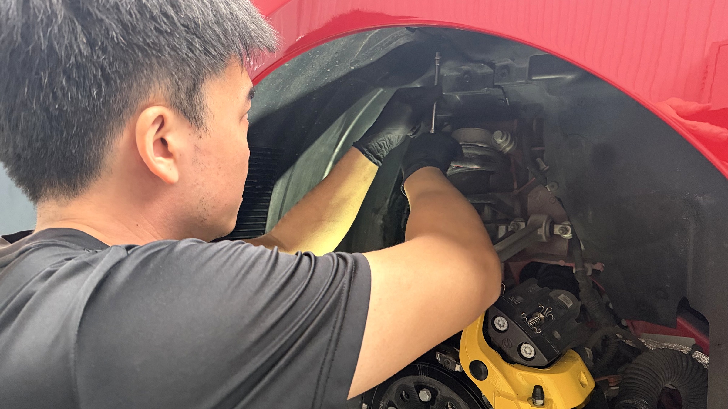 ปิดซุ้มล้อกลับ — ท่อไอเสีย Novitec Ferrari F8 Spider