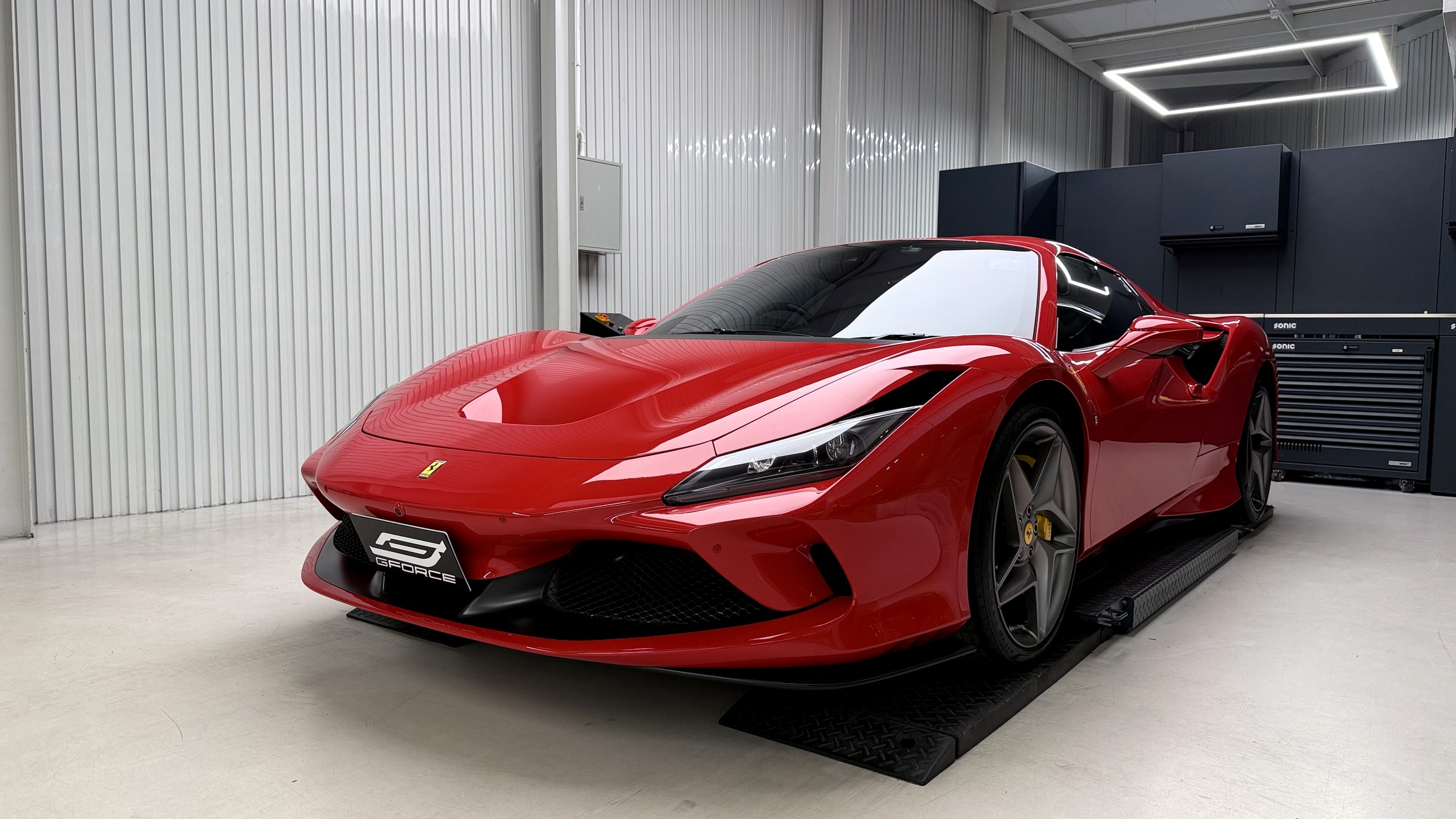 Ferrari F8 Spider ที่ G-FORCE — ท่อไอเสีย Novitec Ferrari F8 Spider