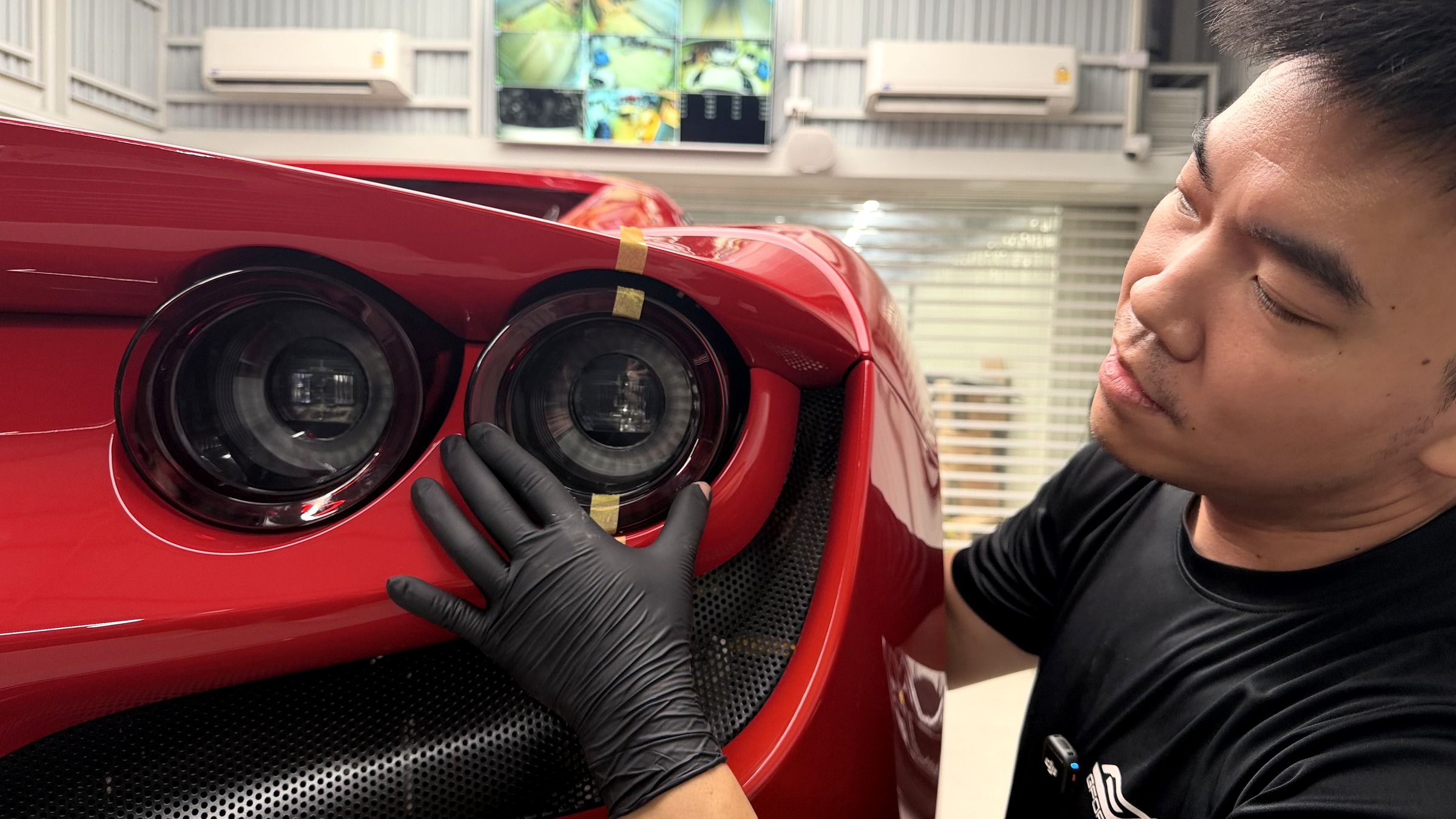 ประกอบไฟท้ายกลับตามมาร์คที่ทำไว้ — ท่อไอเสีย Novitec Ferrari F8 Spider