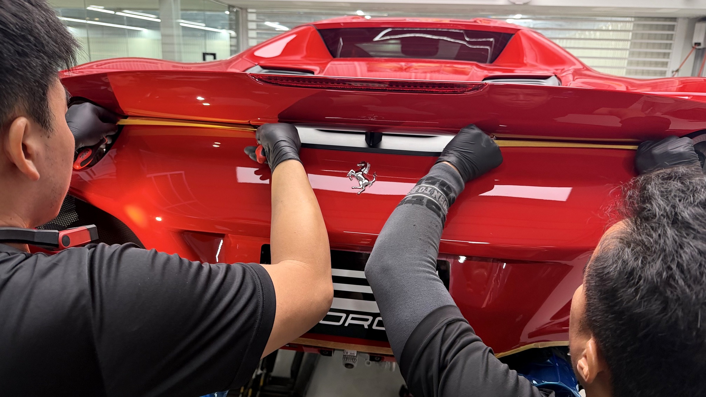 คาดเทปเพิ่ม เตรียมถอดกันชนท้าย — ท่อไอเสีย Novitec Ferrari F8 Spider