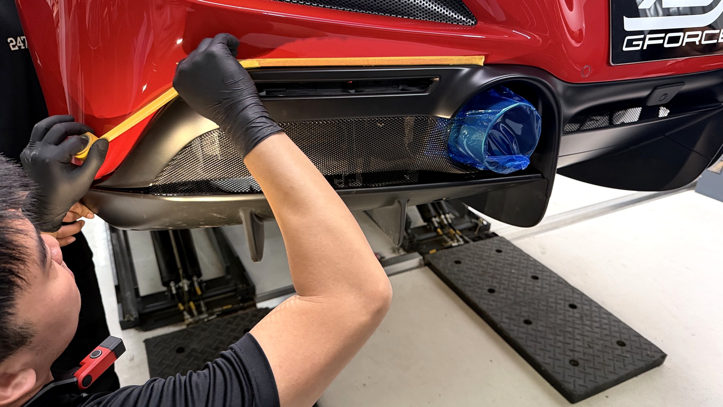 คุณกึงติดเทปโดยรอบ ป้องกัน diffuser กับกันชนถูกันเป็นรอย — ท่อไอเสีย Novitec Ferrari F8 Spider