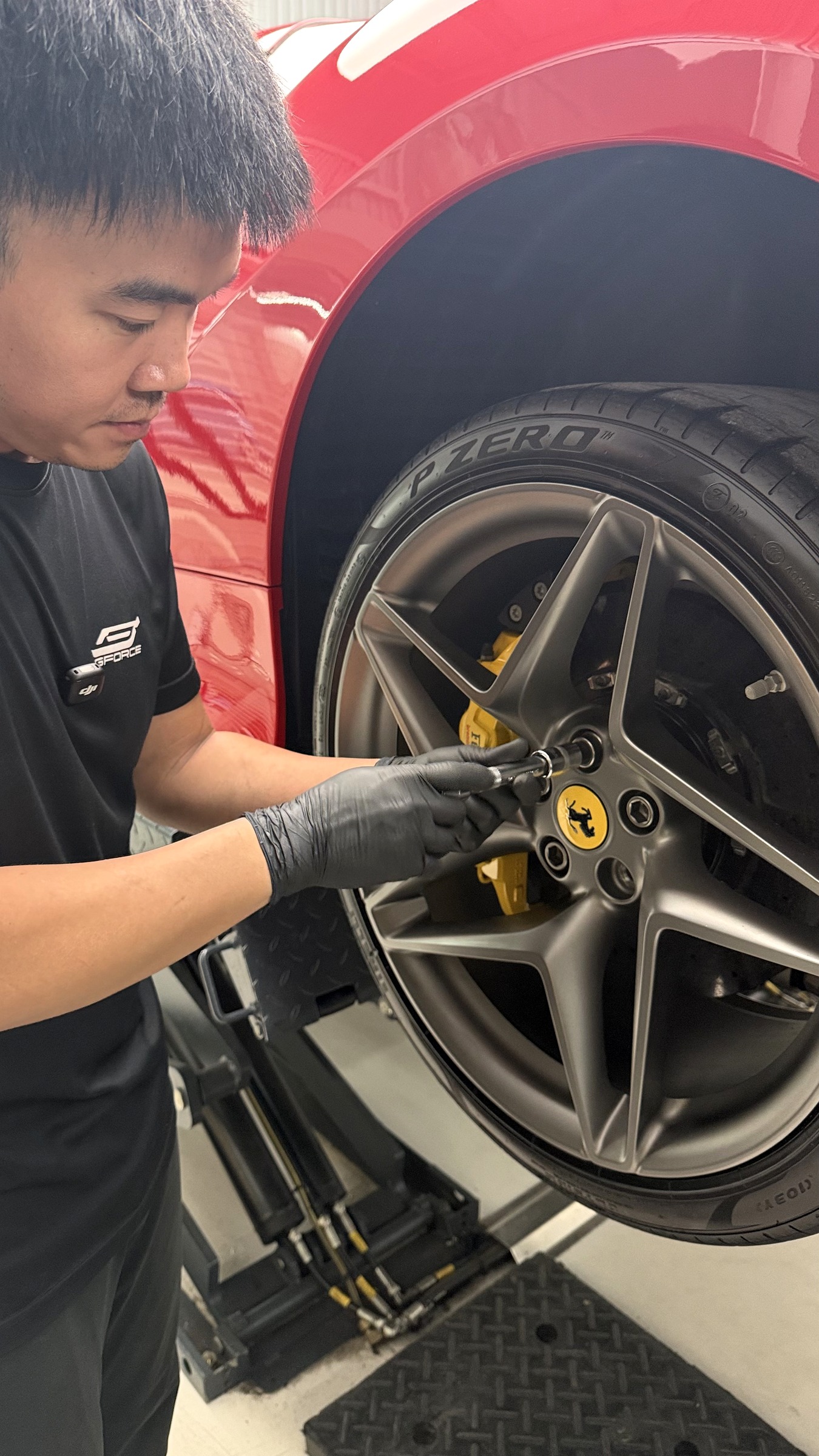 น็อตล้อไทเทเนียม เป็น option ของรุ่นนี้ — ท่อไอเสีย Novitec Ferrari F8 Spider