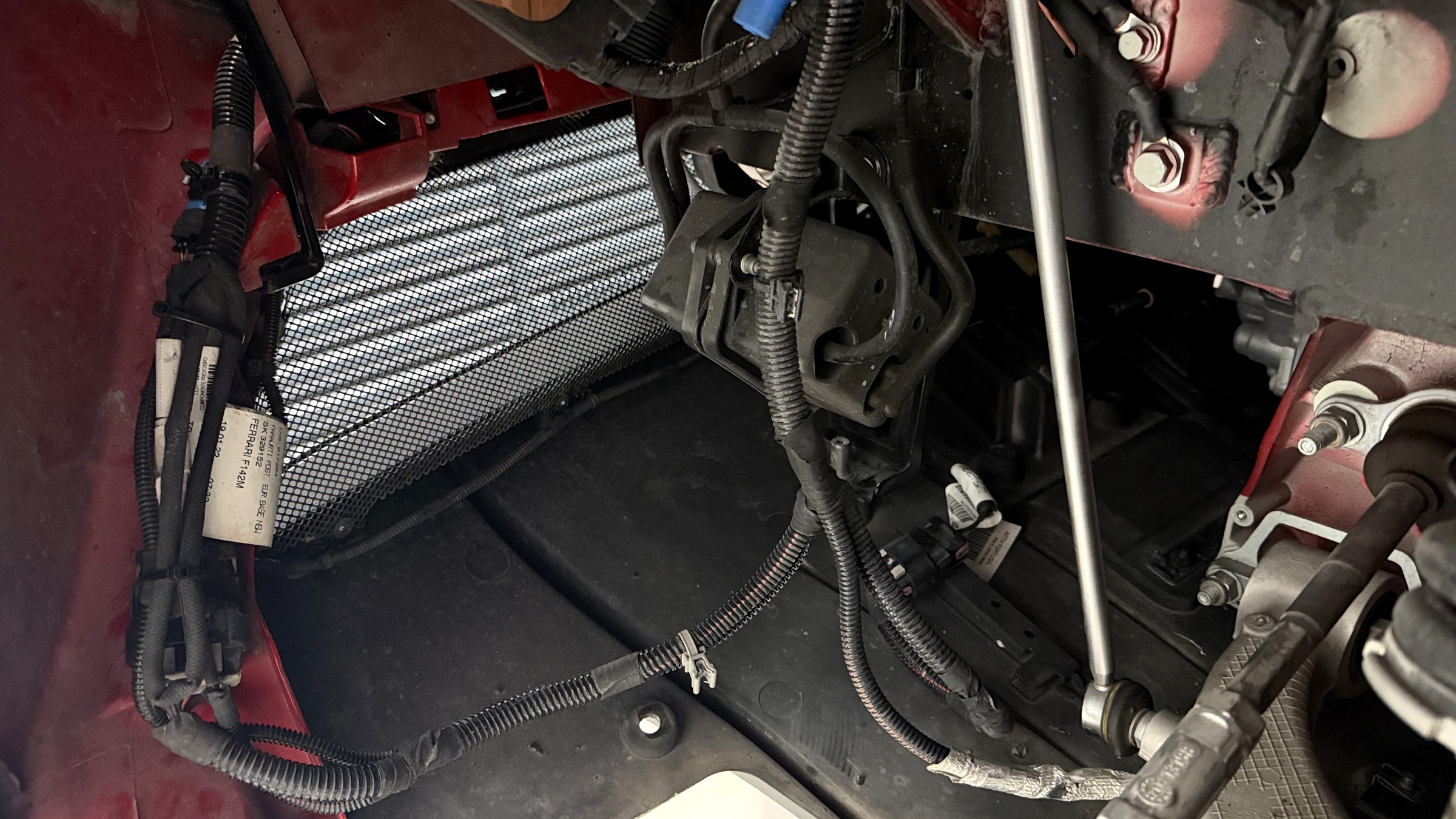 เก็บสายไฟให้เรียบร้อย ก่อนปิดซุ้มล้อ — ท่อไอเสีย Novitec Ferrari F8 Spider