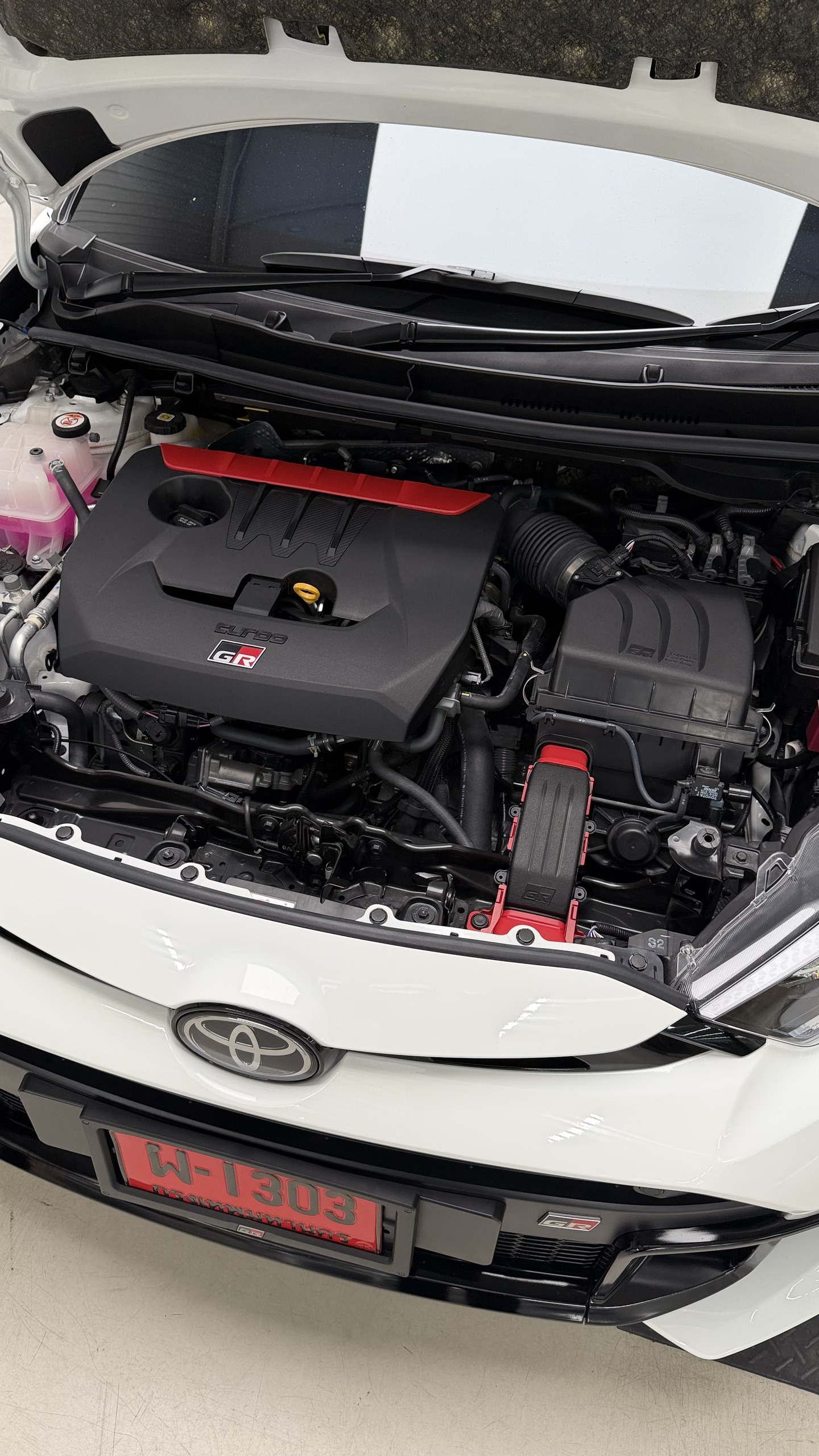 ห้องเครื่องเดิมของ Toyota GR Yaris Gen 2 ก่อนติดตั้งของแต่ง