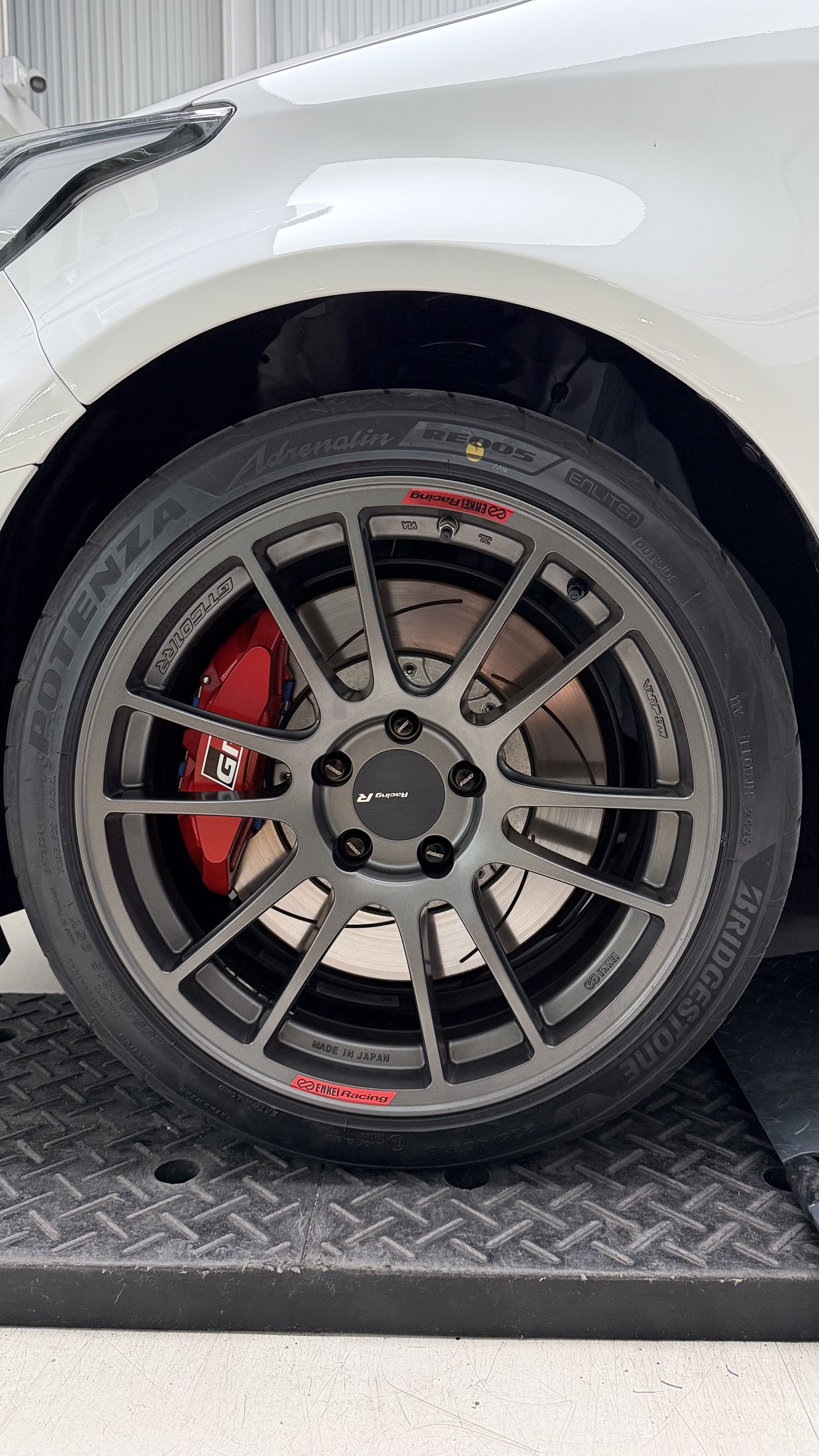 ล้อ ENKEI GTC01RR ขอบ 18 นิ้ว บน Toyota GR Yaris Gen 2 คู่กับยาง Bridgestone Potenza